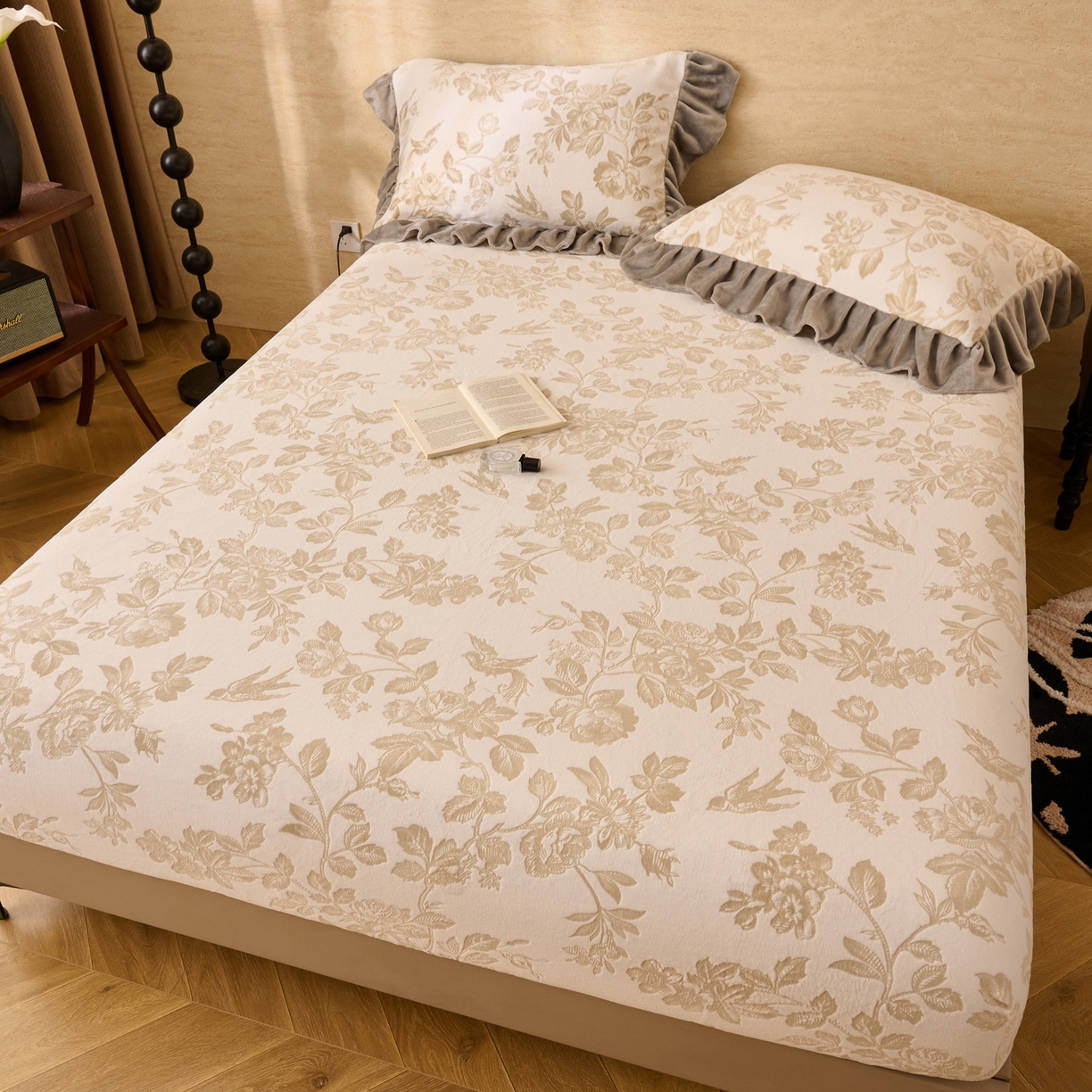 91家纺网 家纺一手货源 找家纺 早晨家纺 2025新款高克重牛奶绒烂花单床笠 金叶漫