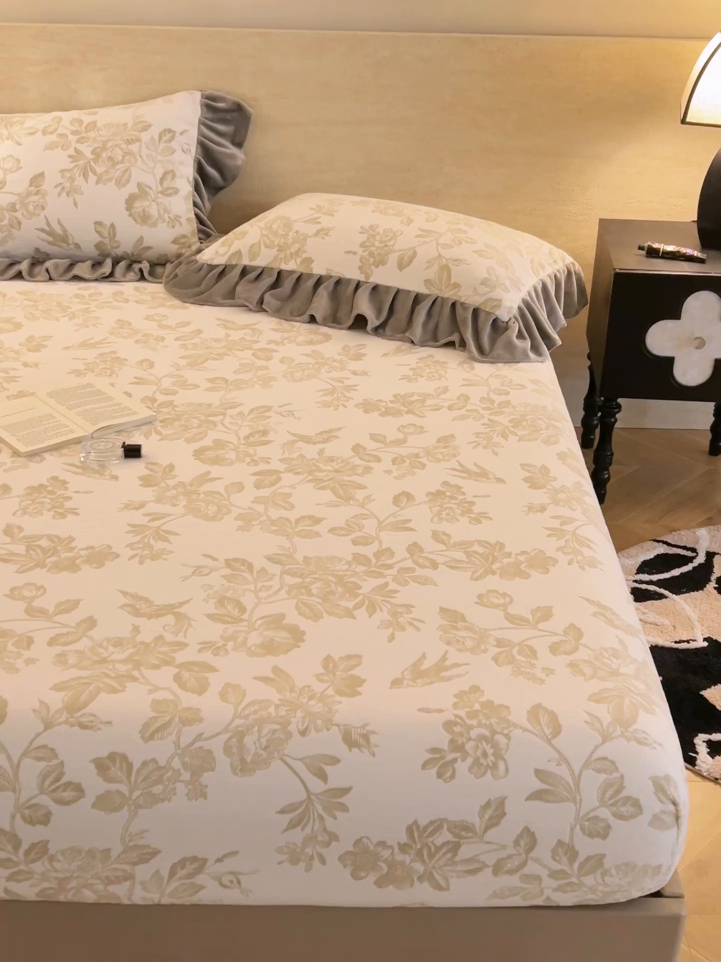 91家纺网 家纺一手货源 找家纺 早晨家纺 2025新款高克重牛奶绒烂花单床笠 金叶漫