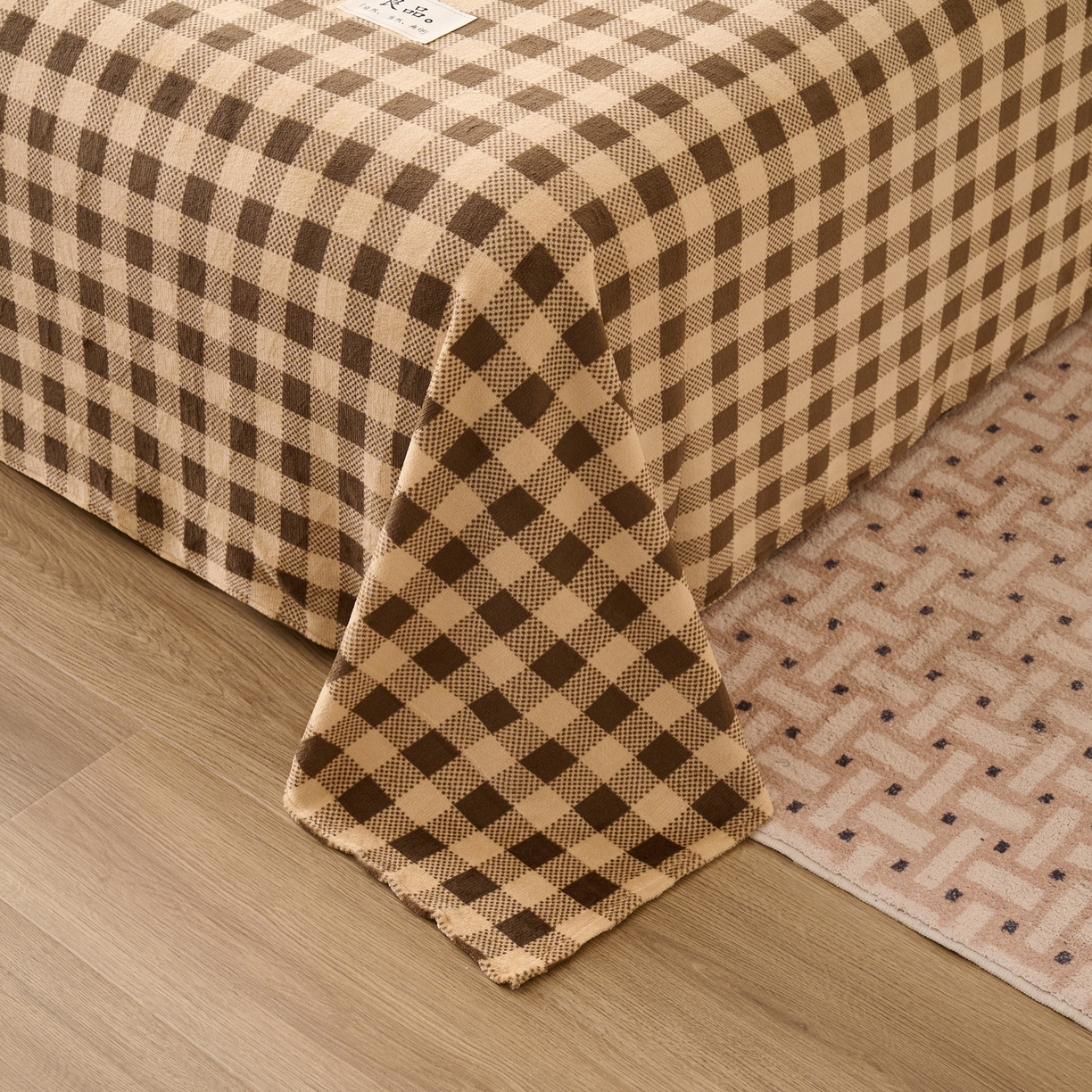 91家纺网 家纺一手货源 找家纺 早晨家纺 2025新款野牧款高克重牛奶绒印花单床单系列 野牧-咖小格