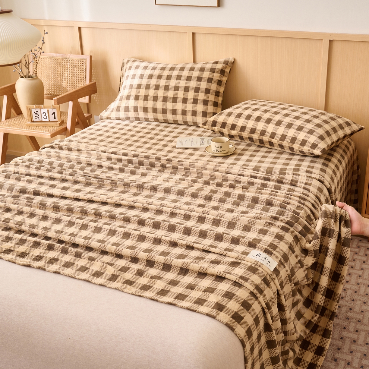 91家纺网 家纺一手货源 找家纺 早晨家纺 2025新款野牧款高克重牛奶绒印花单床单系列 野牧-咖小格