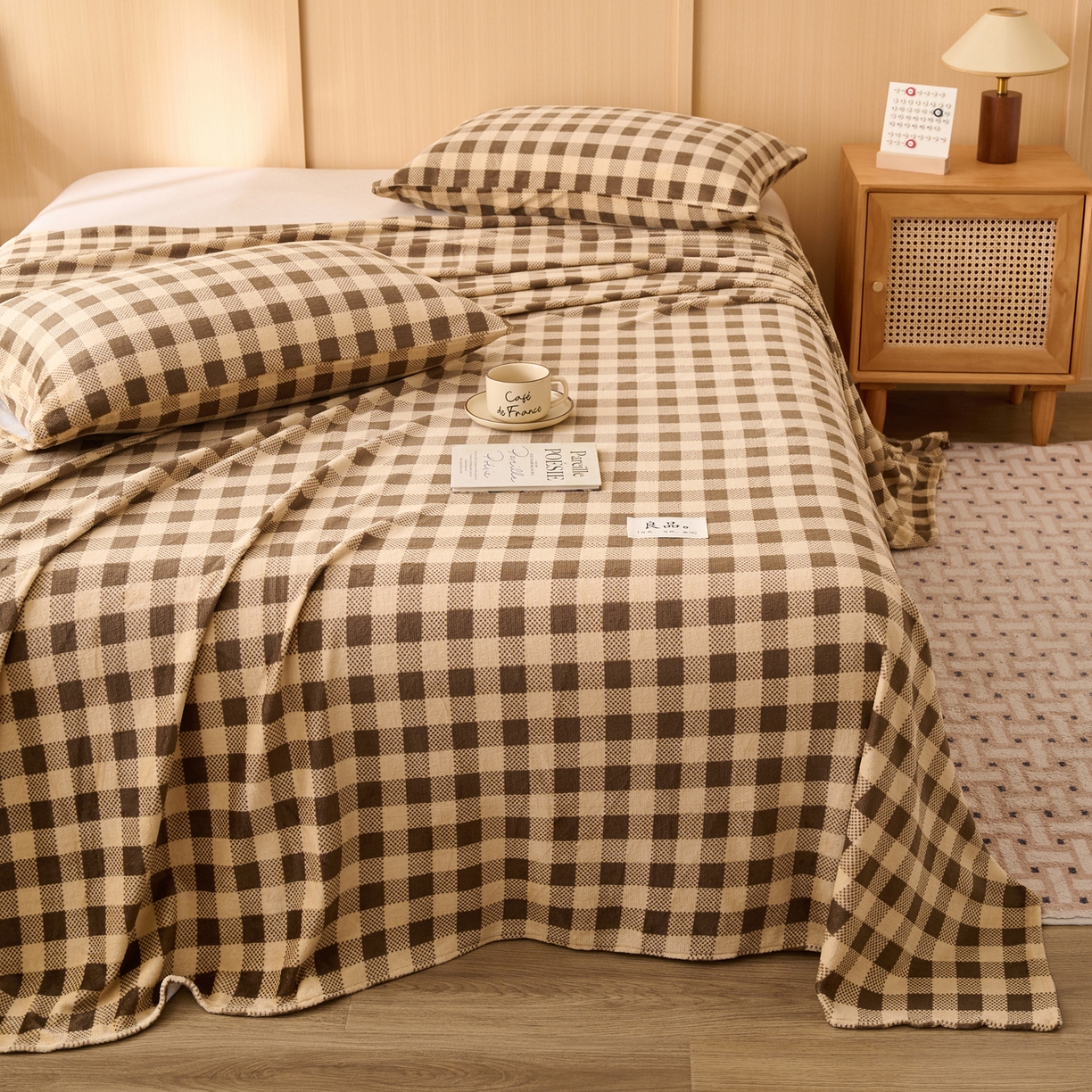 91家纺网 家纺一手货源 找家纺 早晨家纺 2025新款野牧款高克重牛奶绒印花单床单系列 野牧-咖小格