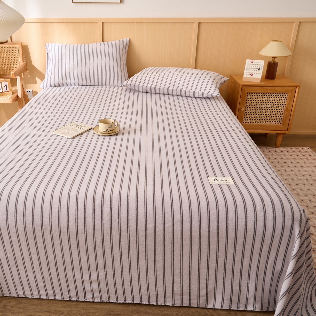 91家纺网 家纺一手货源 找家纺 早晨家纺 2025新款野牧款高克重牛奶绒印花单床单系列 野牧-竖条白