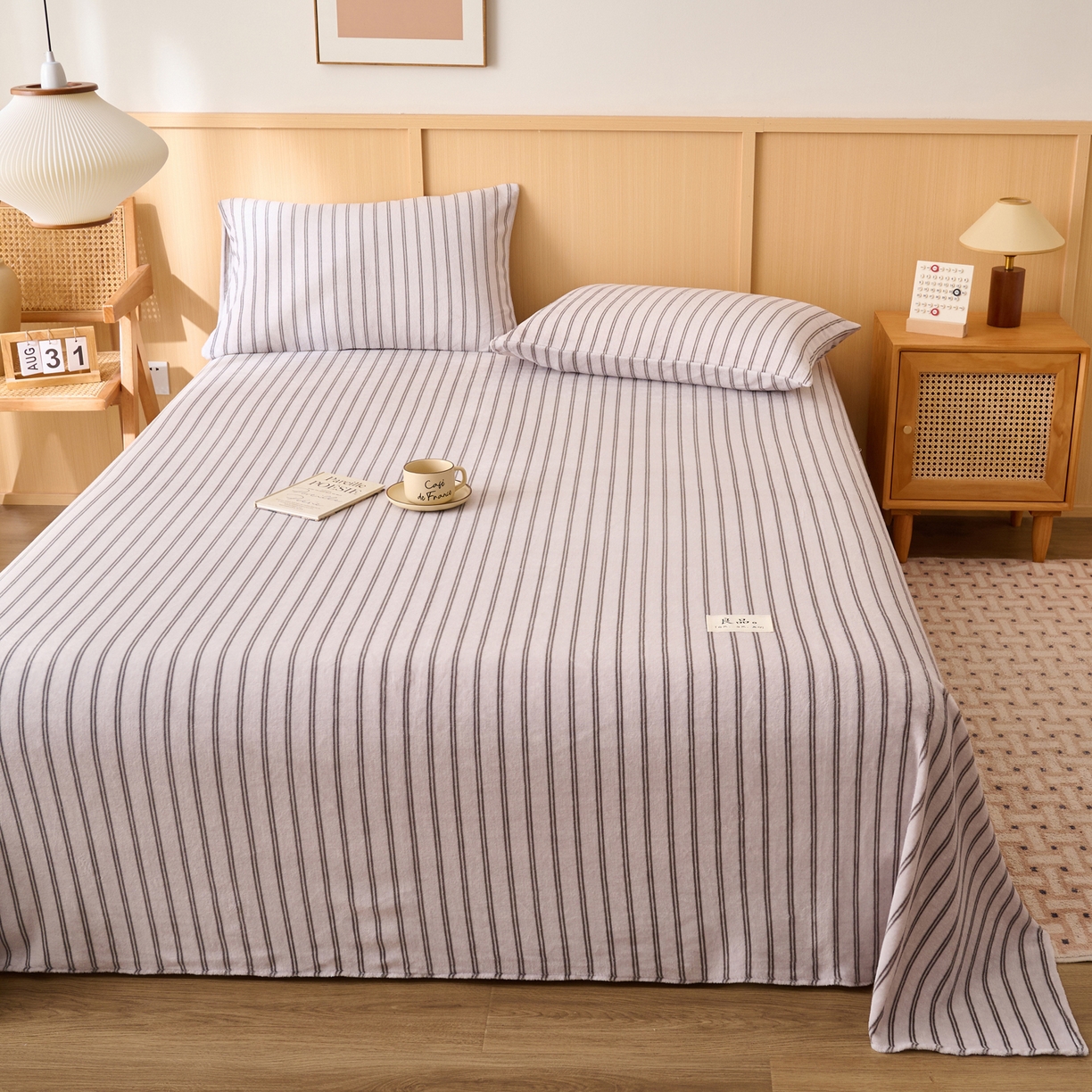 91家纺网 家纺一手货源 找家纺 早晨家纺 2025新款野牧款高克重牛奶绒印花单床单系列 野牧-竖条白