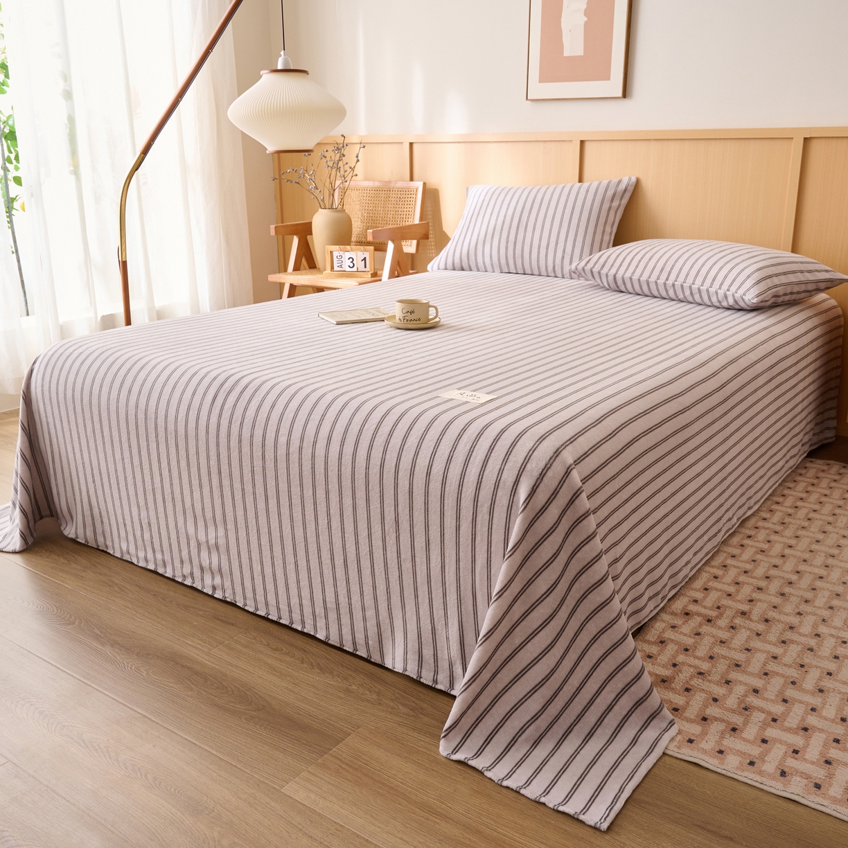 91家纺网 家纺一手货源 找家纺 早晨家纺 2025新款野牧款高克重牛奶绒印花单床单系列 野牧-竖条白