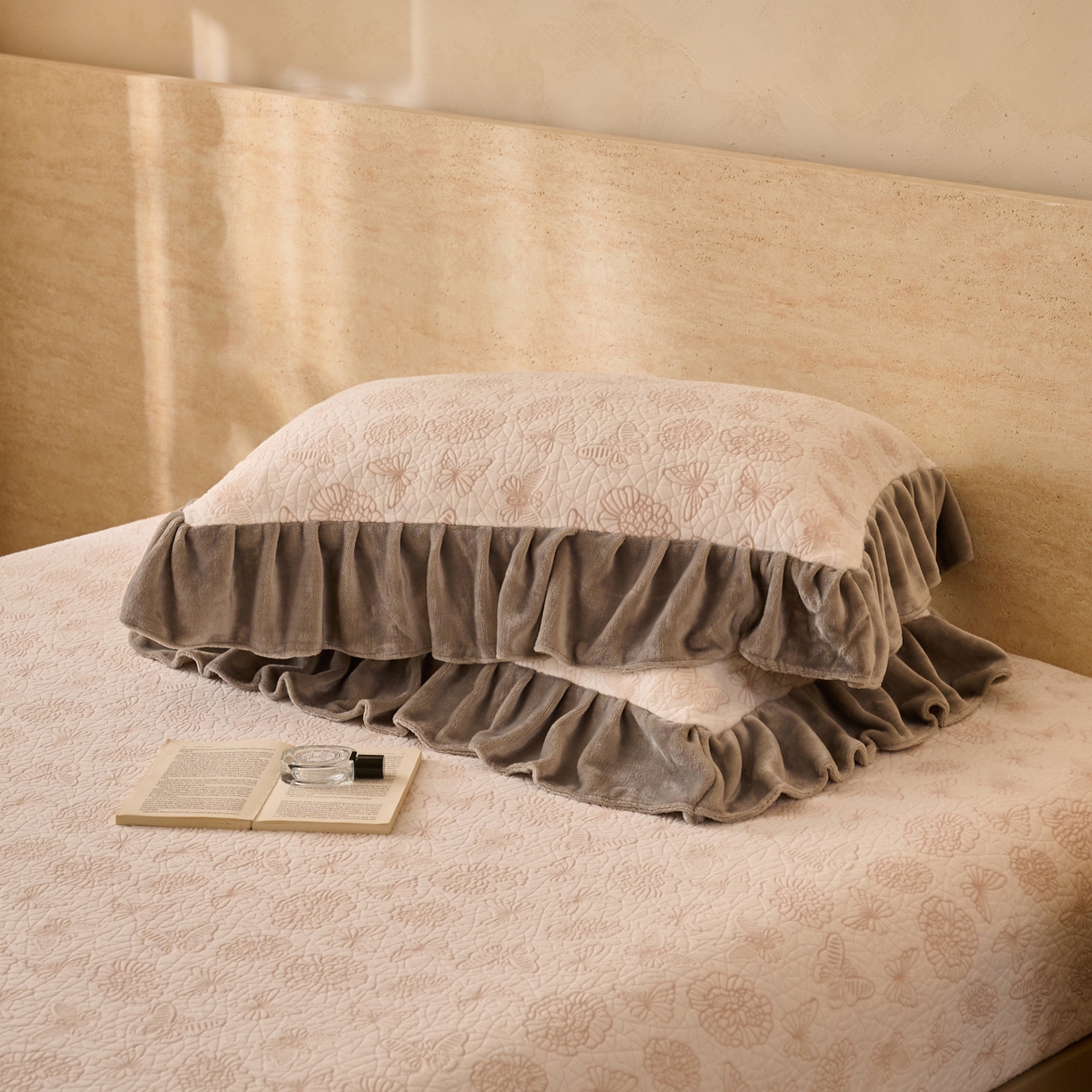 91家纺网 家纺一手货源 找家纺 早晨家纺 2025新款高克重牛奶绒烂花单床笠 咖絮