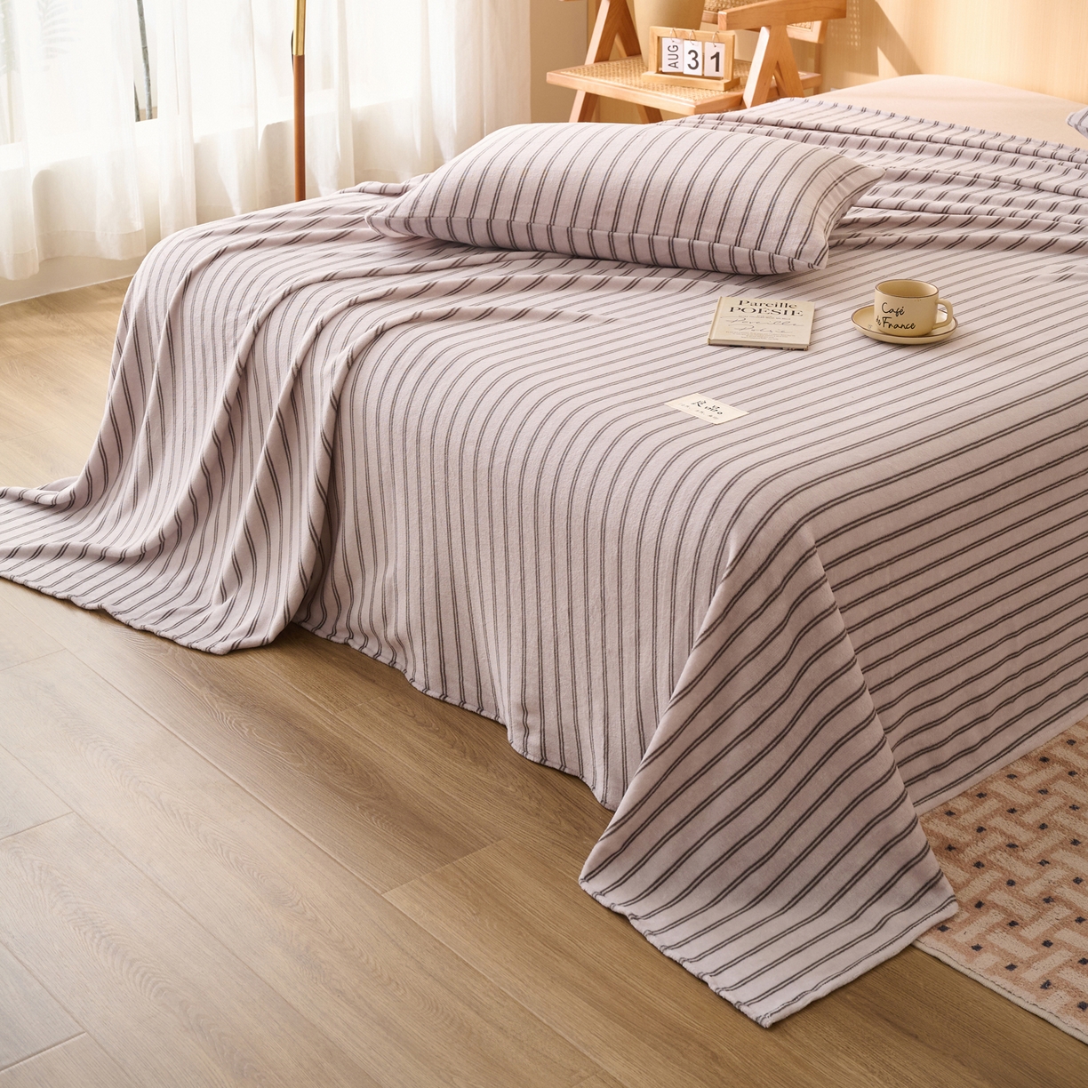 91家纺网 家纺一手货源 找家纺 早晨家纺 2025新款野牧款高克重牛奶绒印花单床单系列 野牧-竖条白