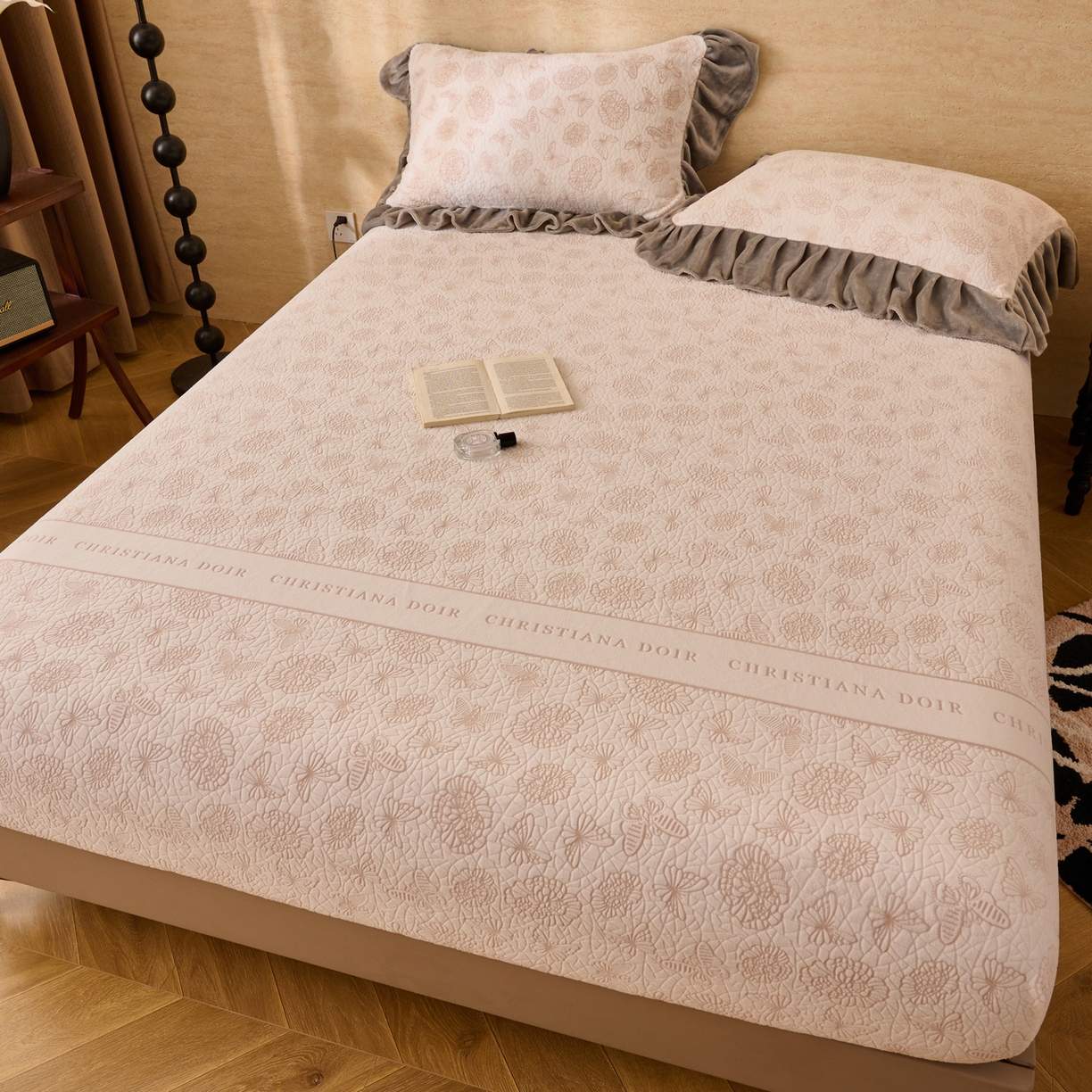 91家纺网 家纺一手货源 找家纺 早晨家纺 2025新款高克重牛奶绒烂花单床笠 咖絮