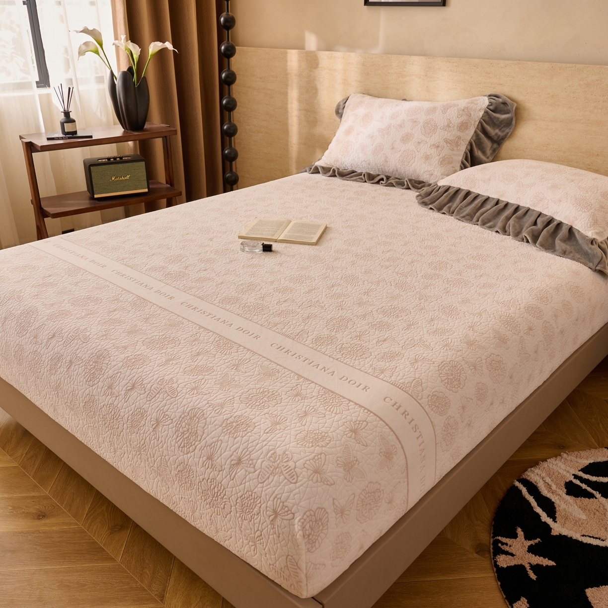 91家纺网 家纺一手货源 找家纺 早晨家纺 2025新款高克重牛奶绒烂花单床笠 咖絮