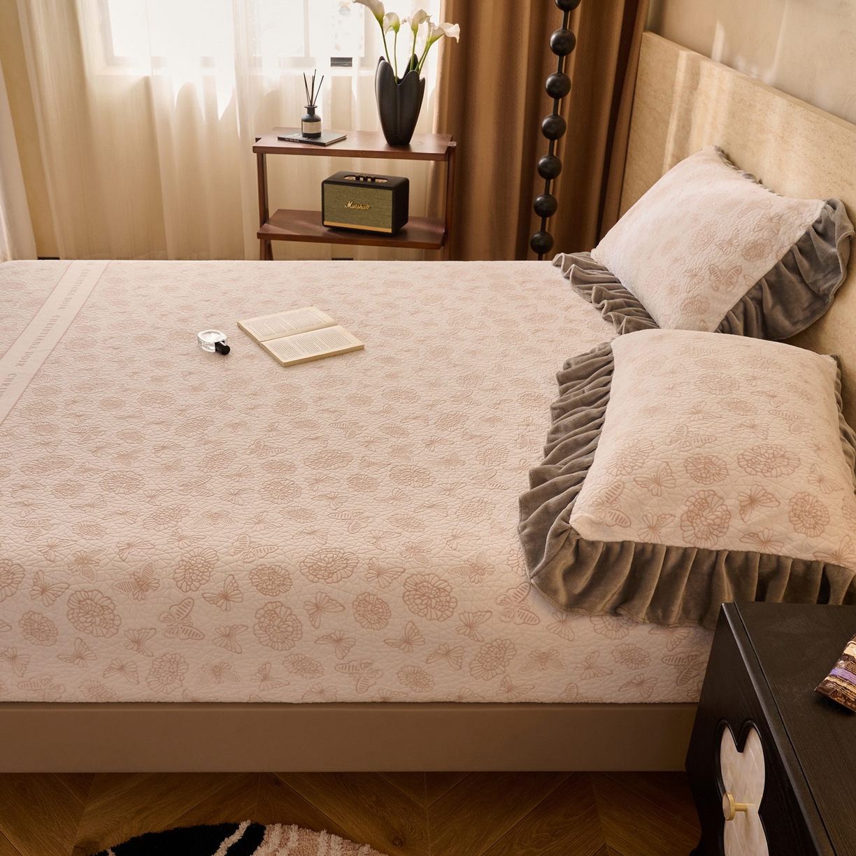 91家纺网 家纺一手货源 找家纺 早晨家纺 2025新款高克重牛奶绒烂花单床笠 咖絮