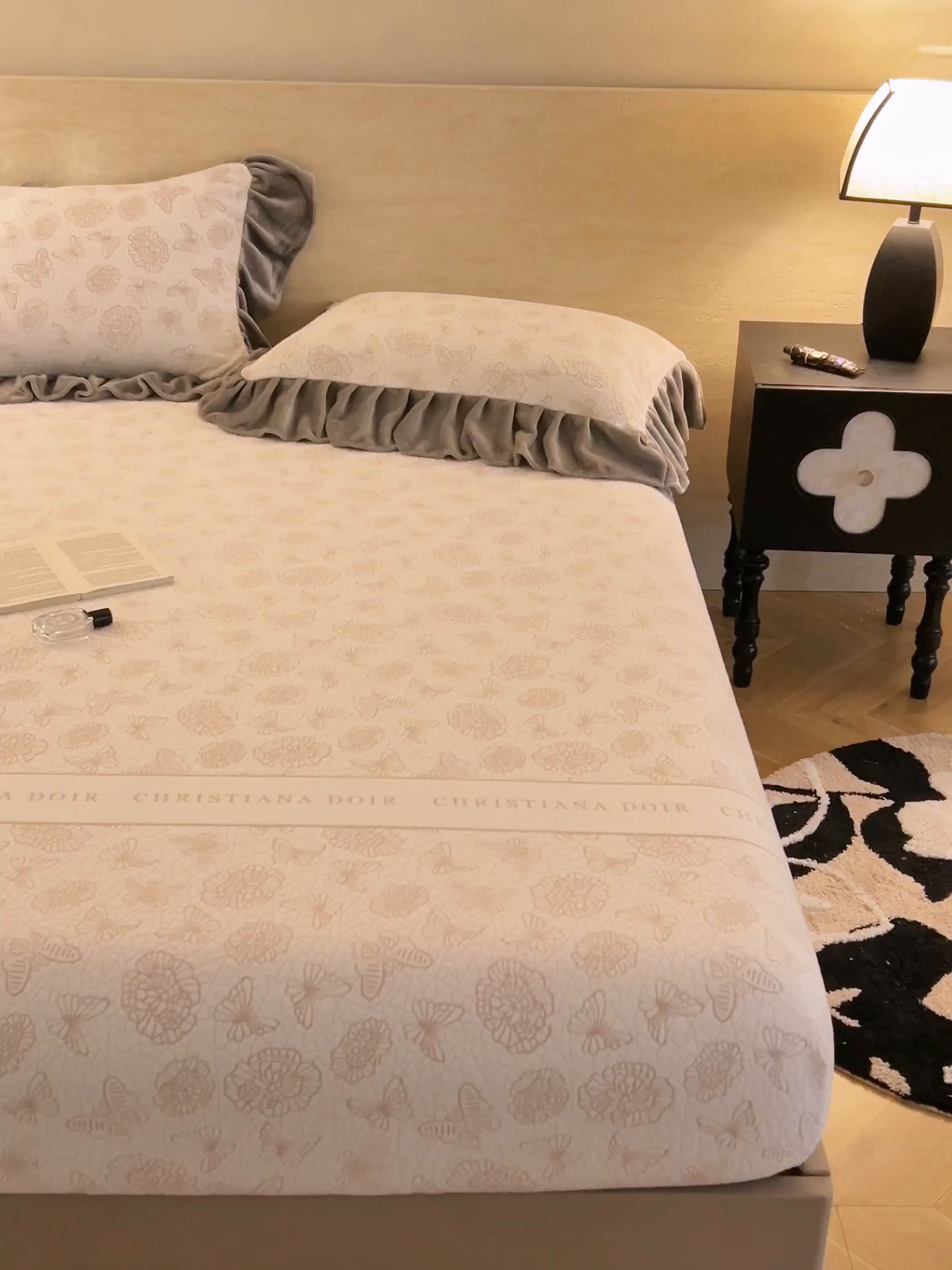 91家纺网 家纺一手货源 找家纺 早晨家纺 2025新款高克重牛奶绒烂花单床笠 咖絮