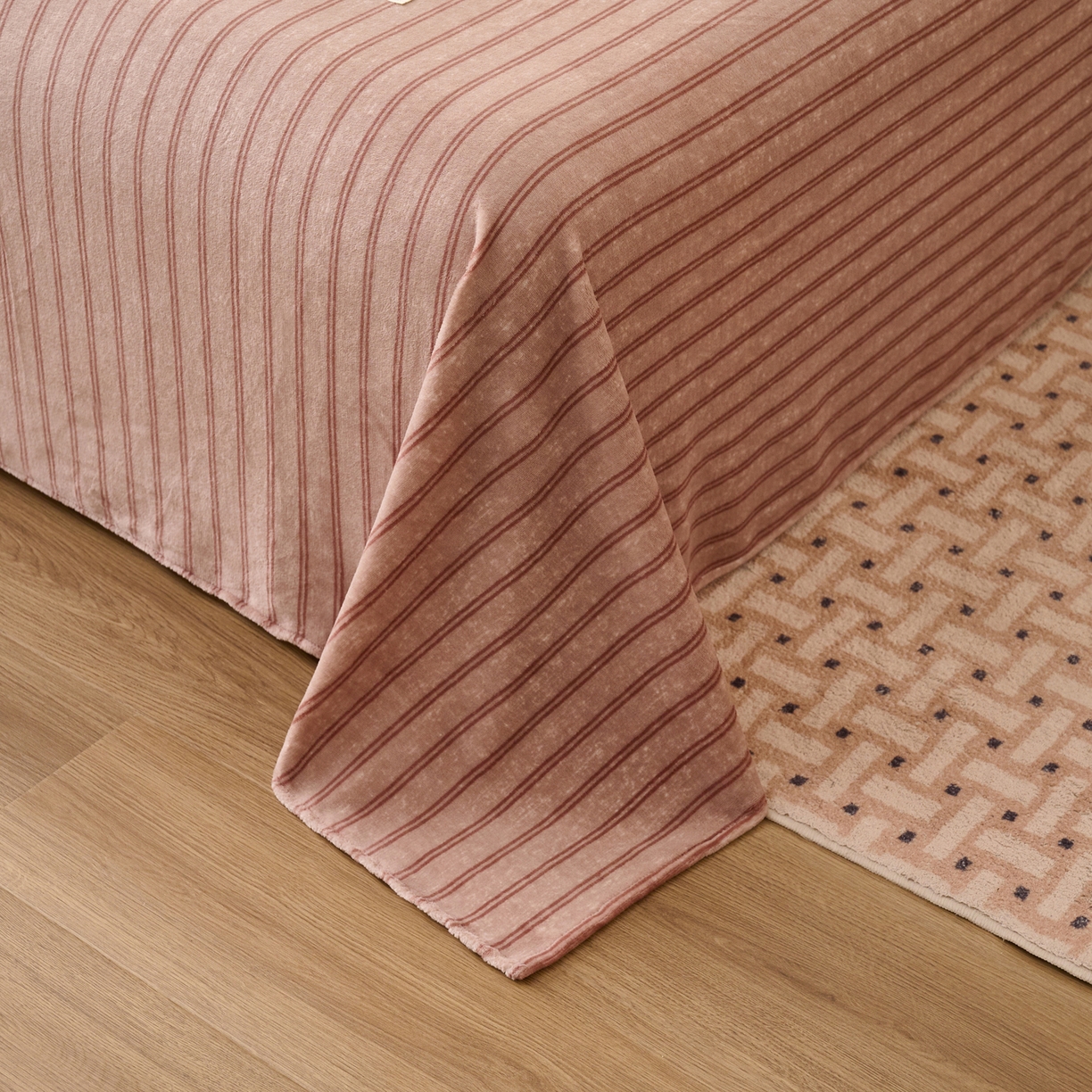 91家纺网 家纺一手货源 找家纺 早晨家纺 2025新款野牧款高克重牛奶绒印花单床单系列 野牧-竖条咖