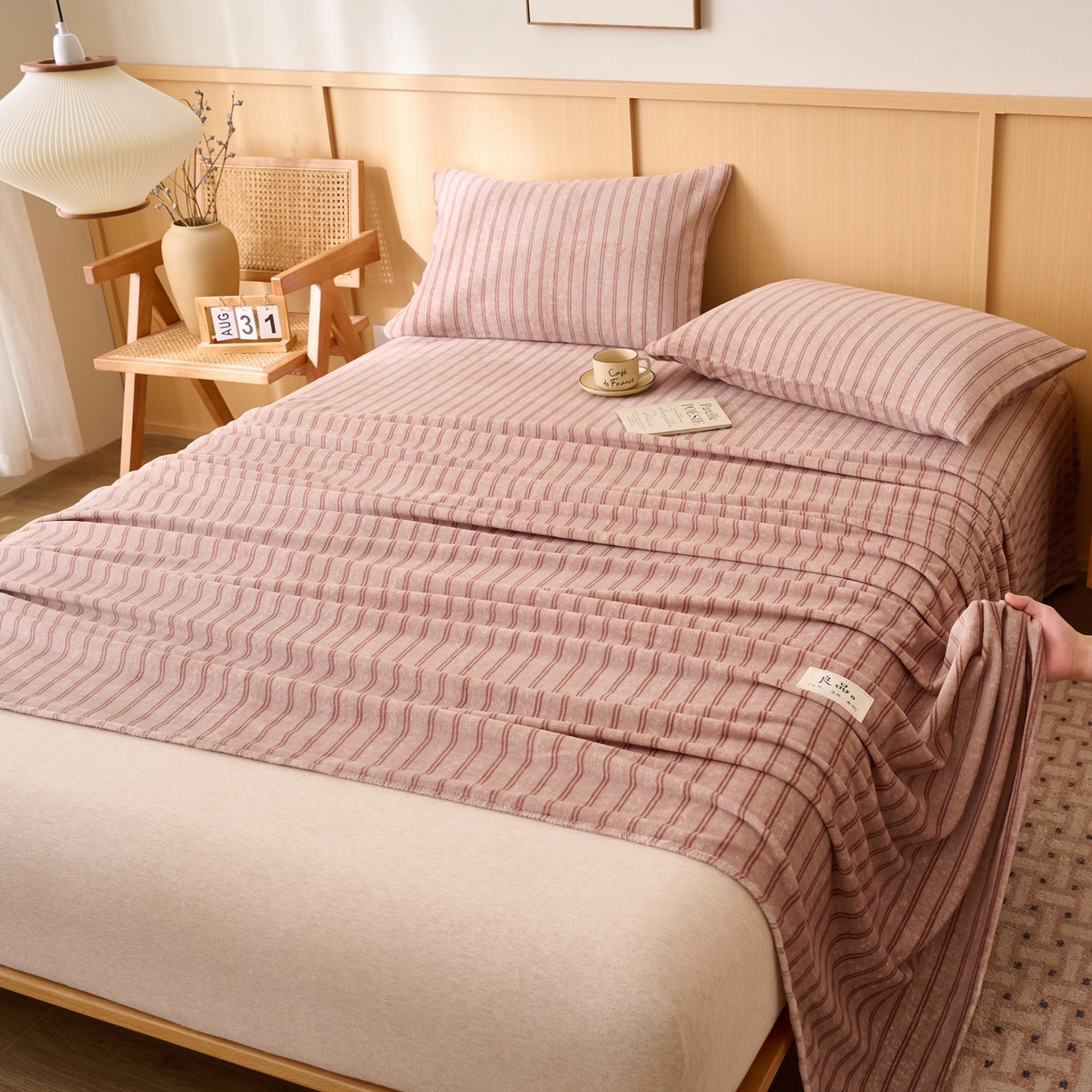 91家纺网 家纺一手货源 找家纺 早晨家纺 2025新款野牧款高克重牛奶绒印花单床单系列 野牧-竖条咖