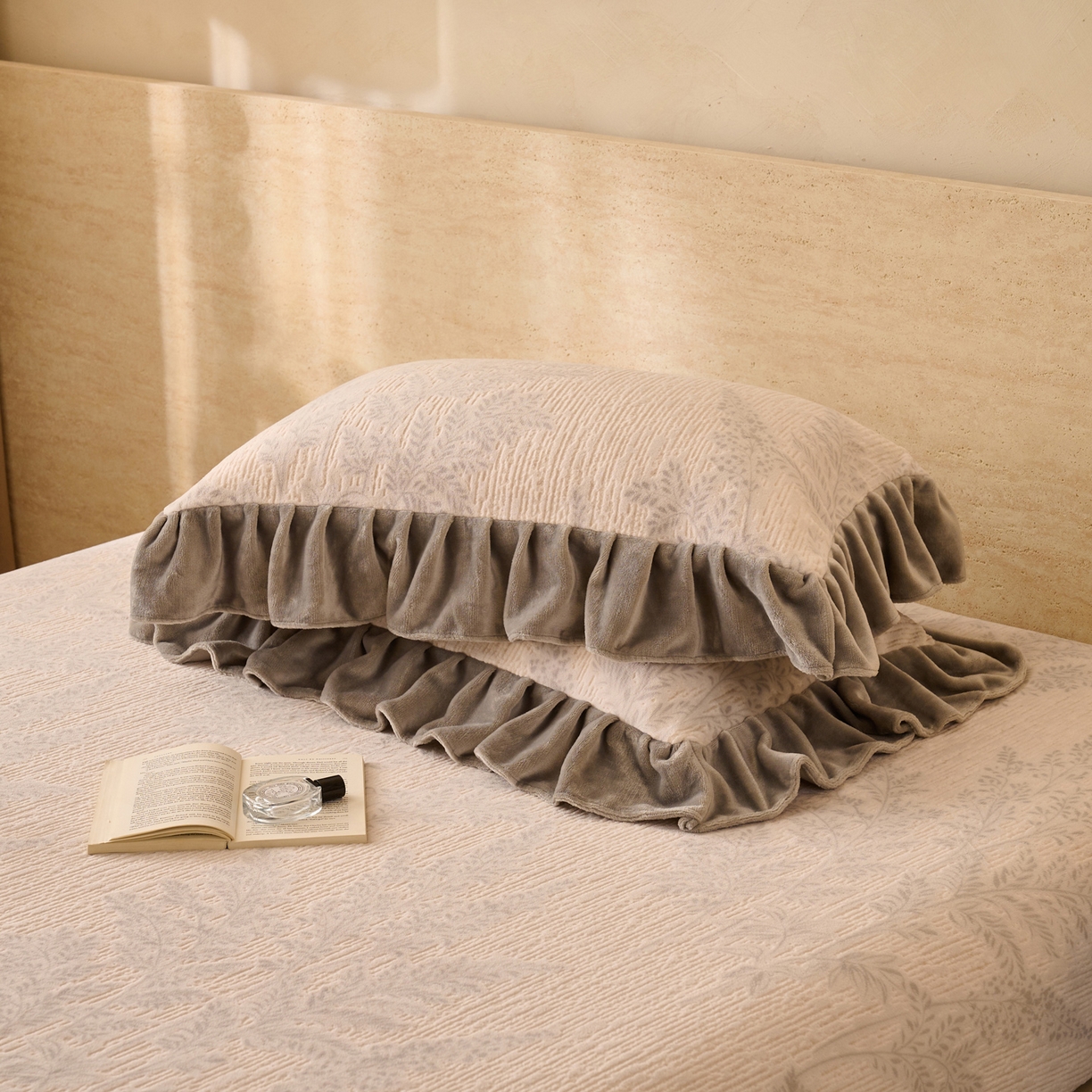 91家纺网 家纺一手货源 找家纺 早晨家纺 2025新款高克重牛奶绒烂花单床笠 林影轻叙