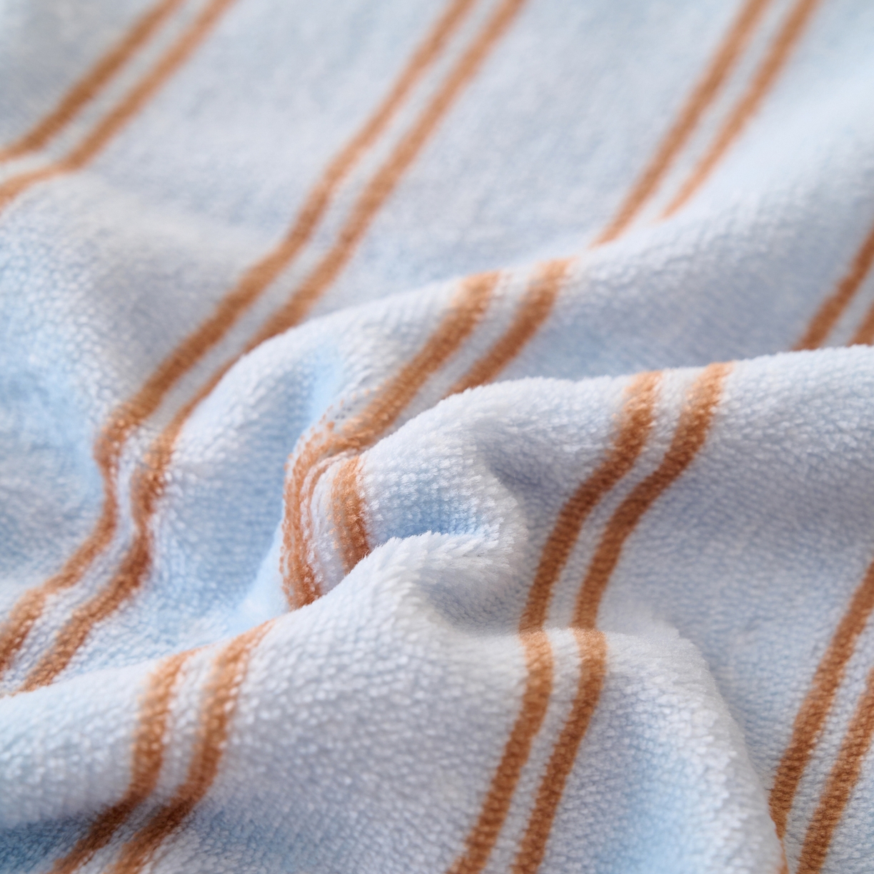 91家纺网 家纺一手货源 找家纺 早晨家纺 2025新款野牧款高克重牛奶绒印花单床单系列 野牧-竖条蓝