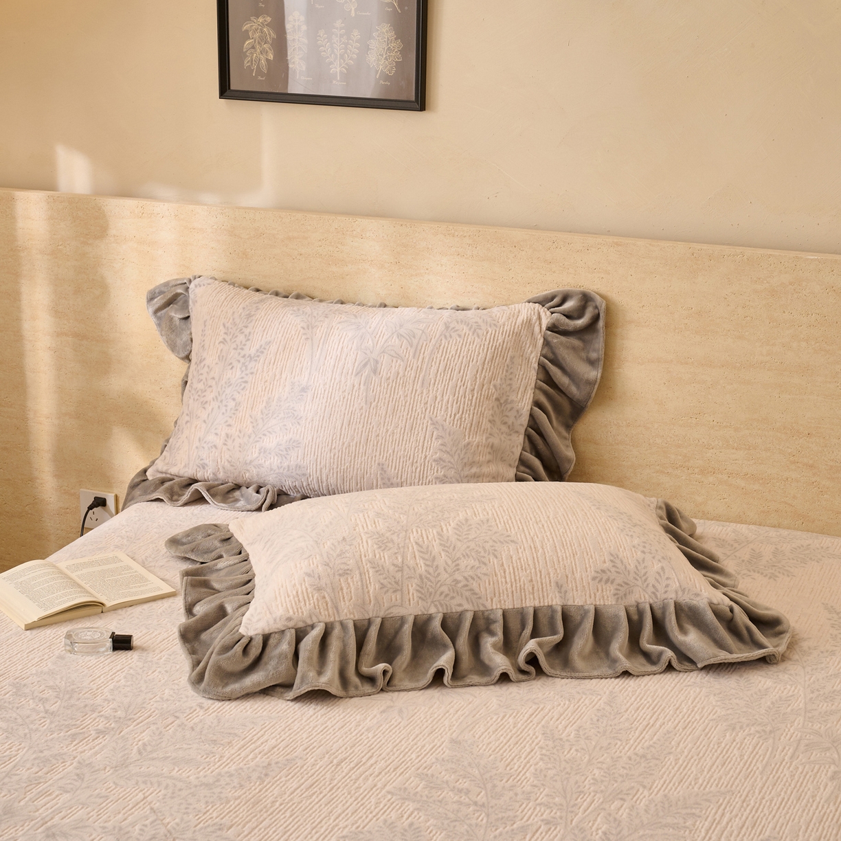 91家纺网 家纺一手货源 找家纺 早晨家纺 2025新款高克重牛奶绒烂花单床笠 林影轻叙