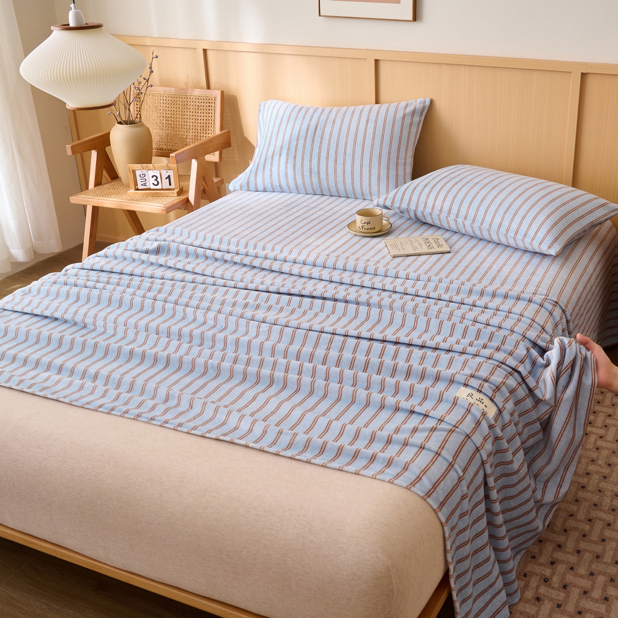 91家纺网 家纺一手货源 找家纺 早晨家纺 2025新款野牧款高克重牛奶绒印花单床单系列 野牧-竖条蓝