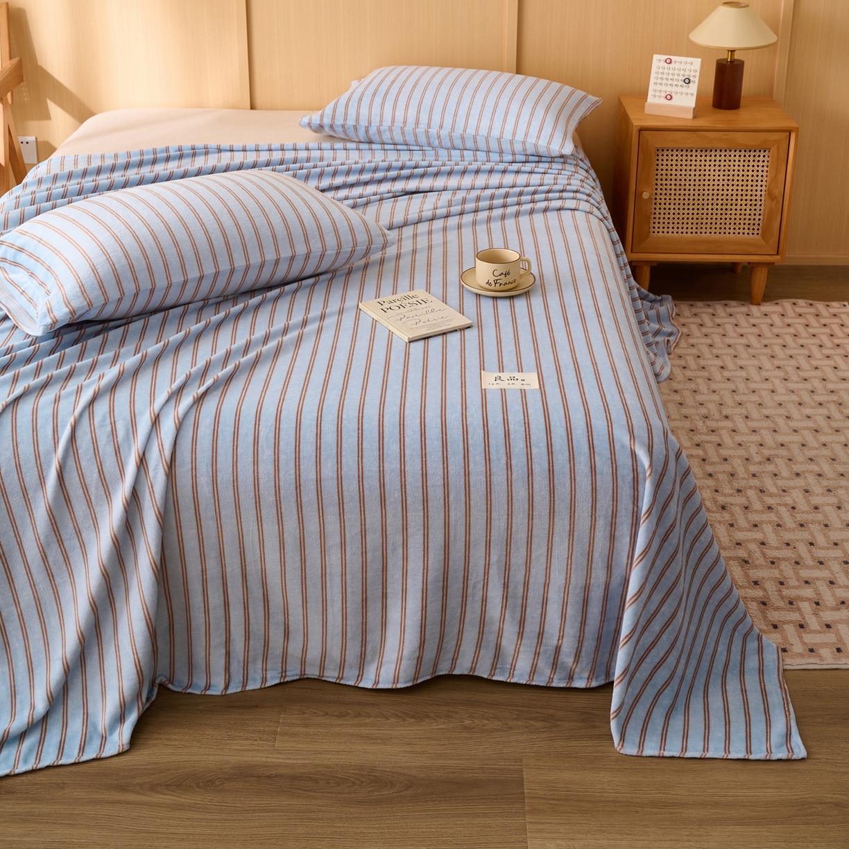 91家纺网 家纺一手货源 找家纺 早晨家纺 2025新款野牧款高克重牛奶绒印花单床单系列 野牧-竖条蓝