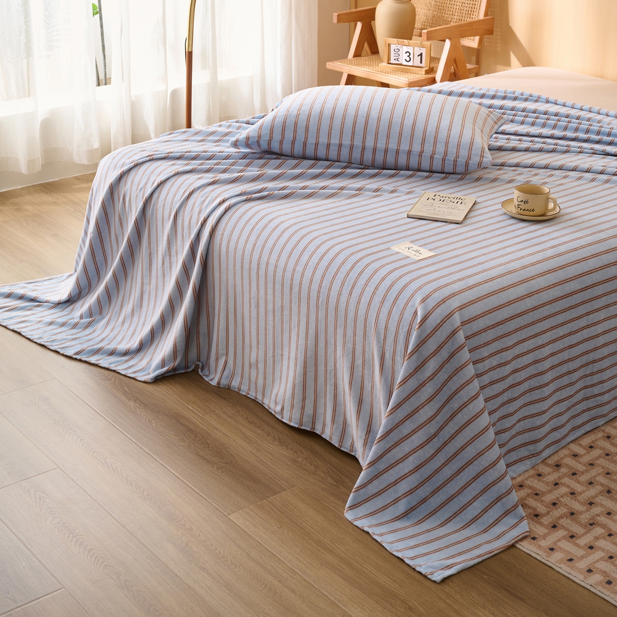 91家纺网 家纺一手货源 找家纺 早晨家纺 2025新款野牧款高克重牛奶绒印花单床单系列 野牧-竖条蓝