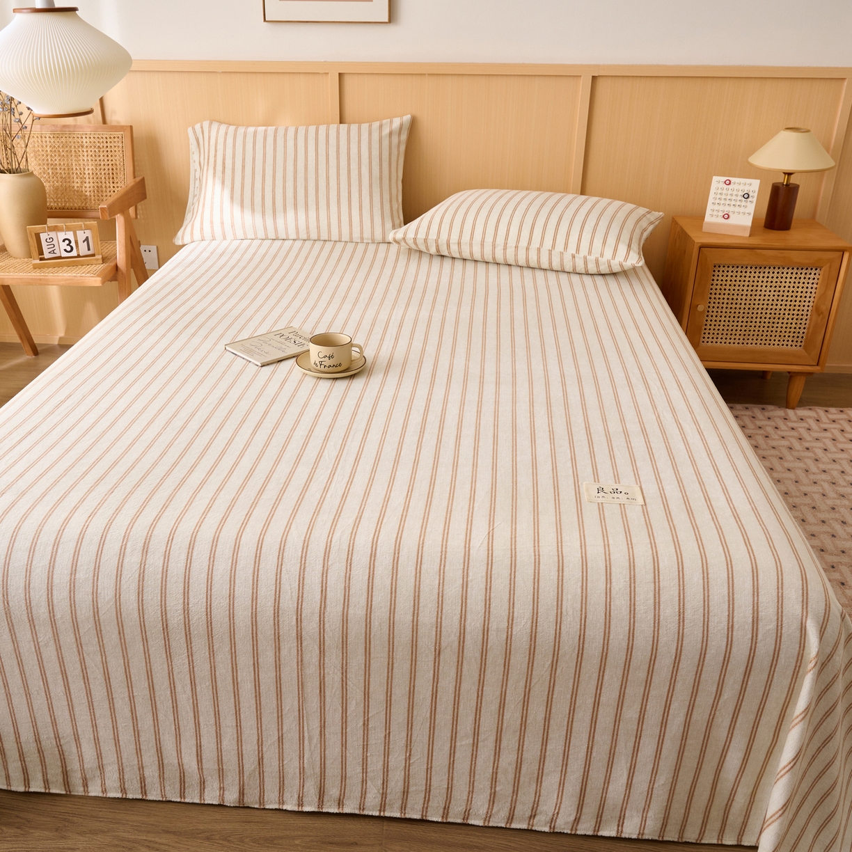 91家纺网 家纺一手货源 找家纺 早晨家纺 2025新款野牧款高克重牛奶绒印花单床单系列 野牧-竖条驼