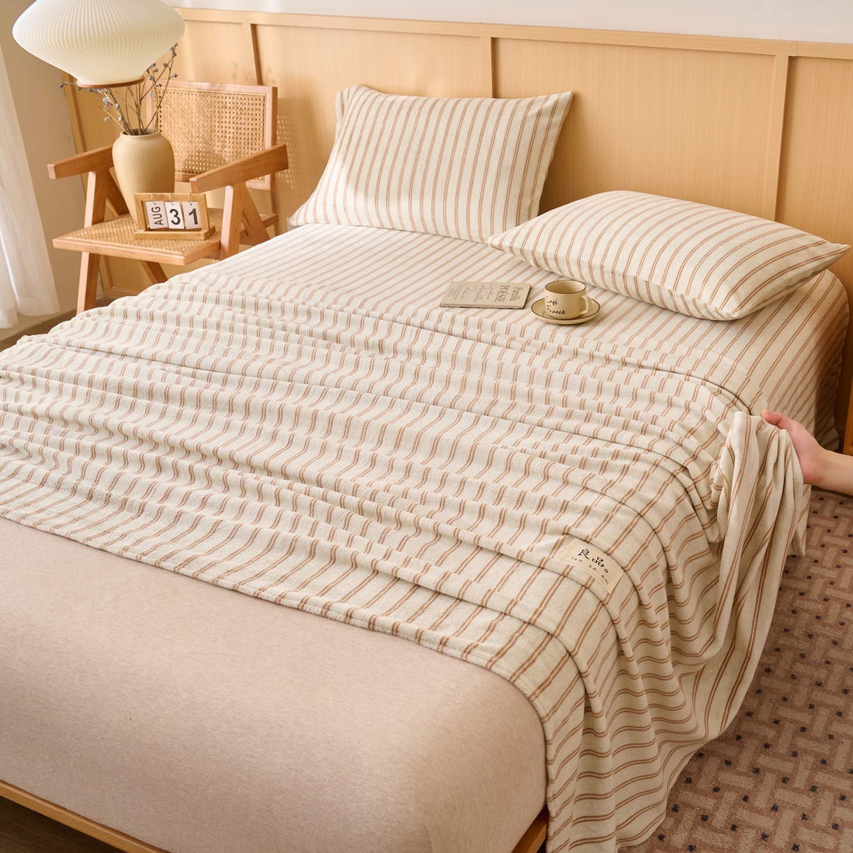 91家纺网 家纺一手货源 找家纺 早晨家纺 2025新款野牧款高克重牛奶绒印花单床单系列 野牧-竖条驼