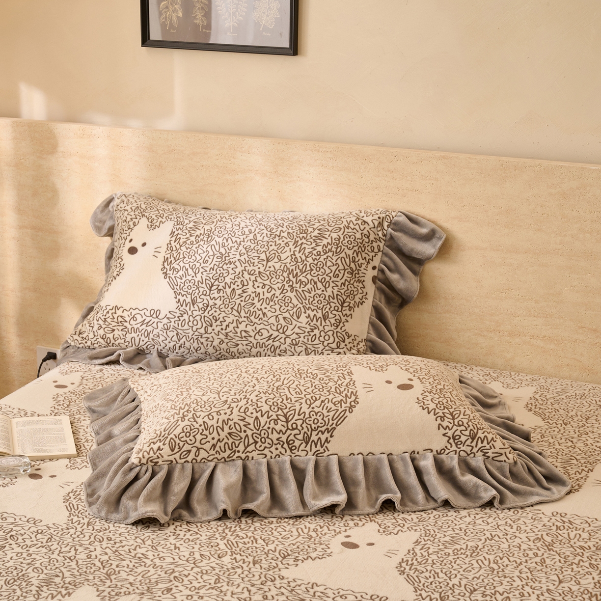 91家纺网 家纺一手货源 找家纺 早晨家纺 2025新款高克重牛奶绒烂花单床笠 萌喵漫庭