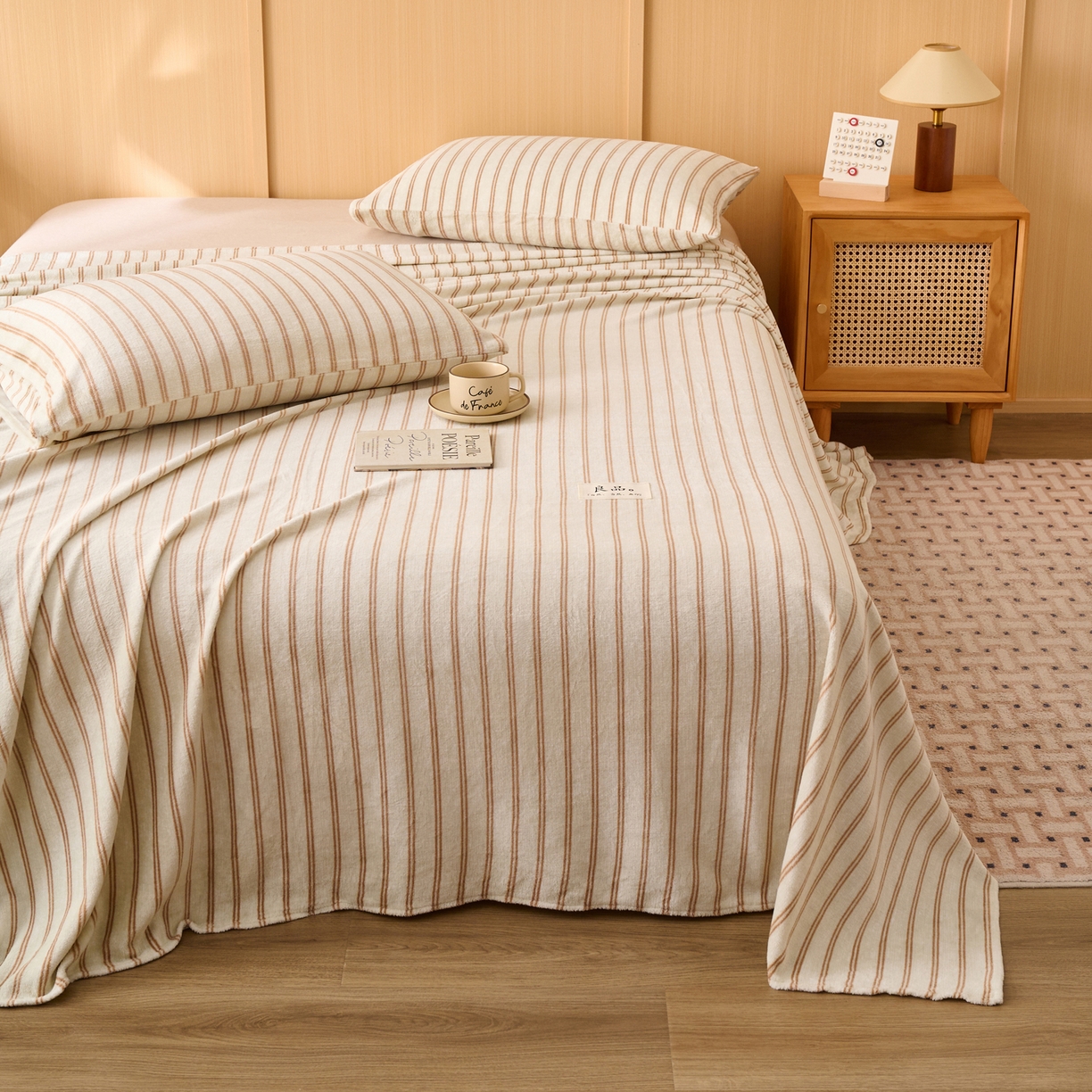 91家纺网 家纺一手货源 找家纺 早晨家纺 2025新款野牧款高克重牛奶绒印花单床单系列 野牧-竖条驼