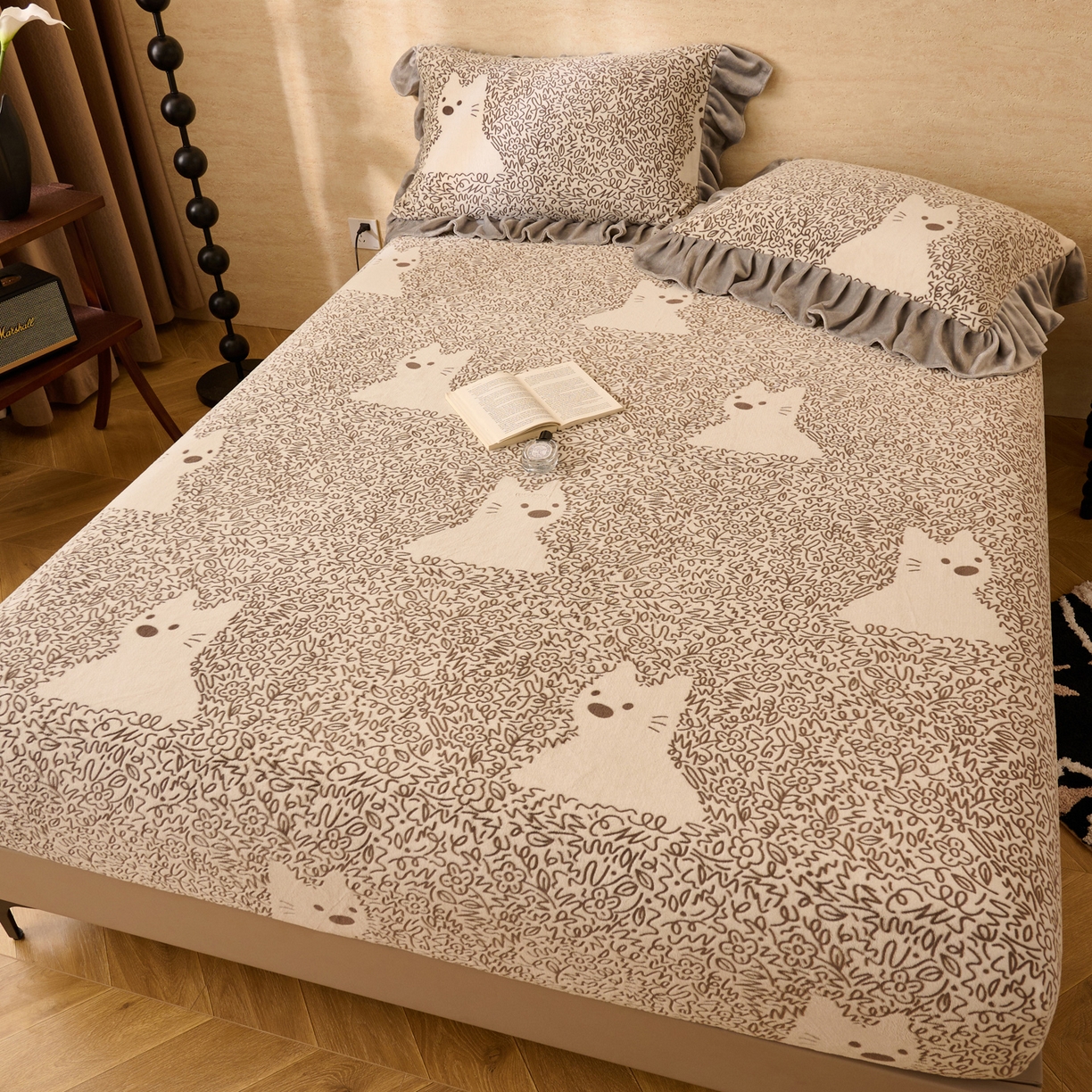 91家纺网 家纺一手货源 找家纺 早晨家纺 2025新款高克重牛奶绒烂花单床笠 萌喵漫庭