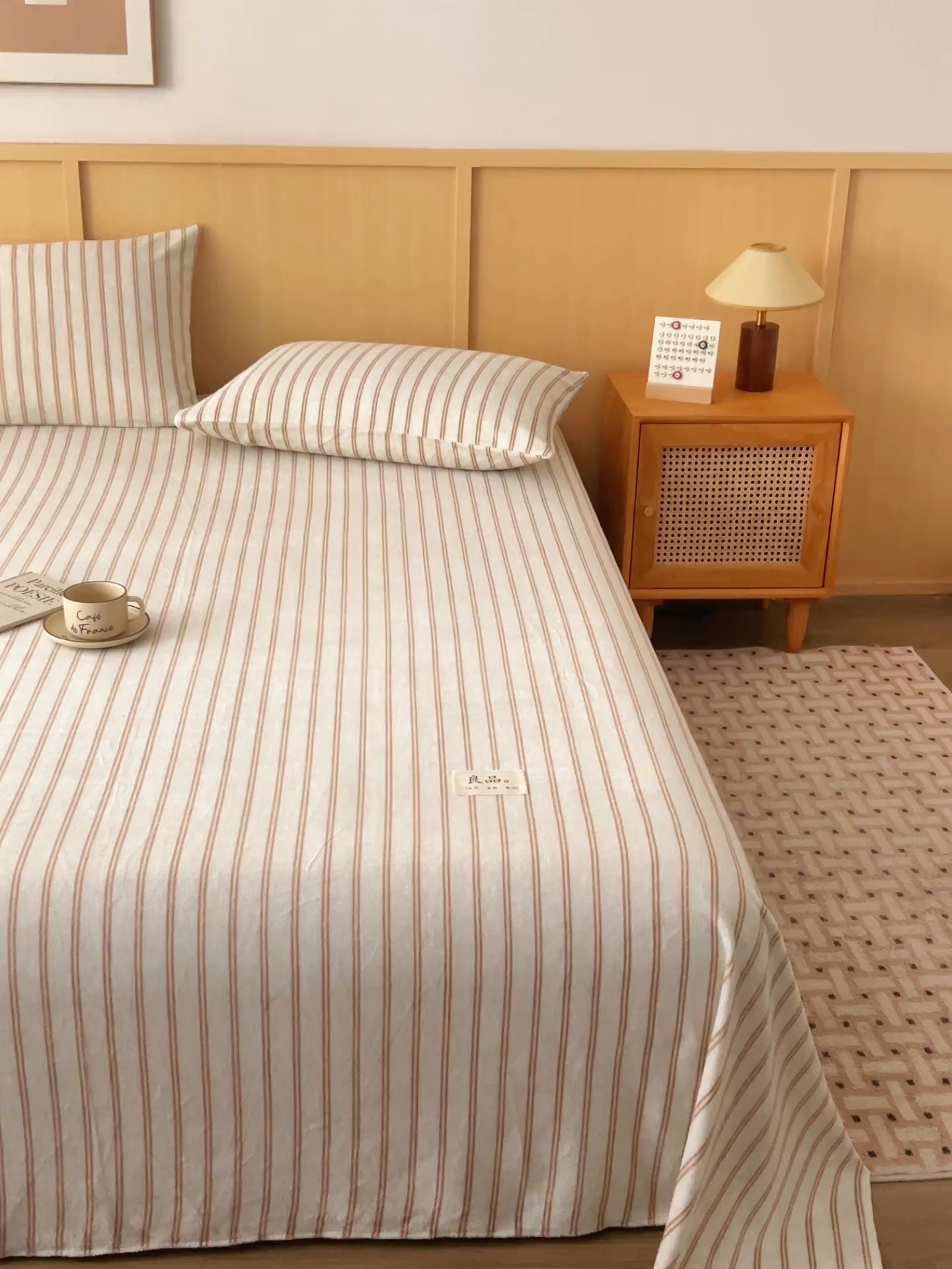 91家纺网 家纺一手货源 找家纺 早晨家纺 2025新款野牧款高克重牛奶绒印花单床单系列 野牧-竖条驼