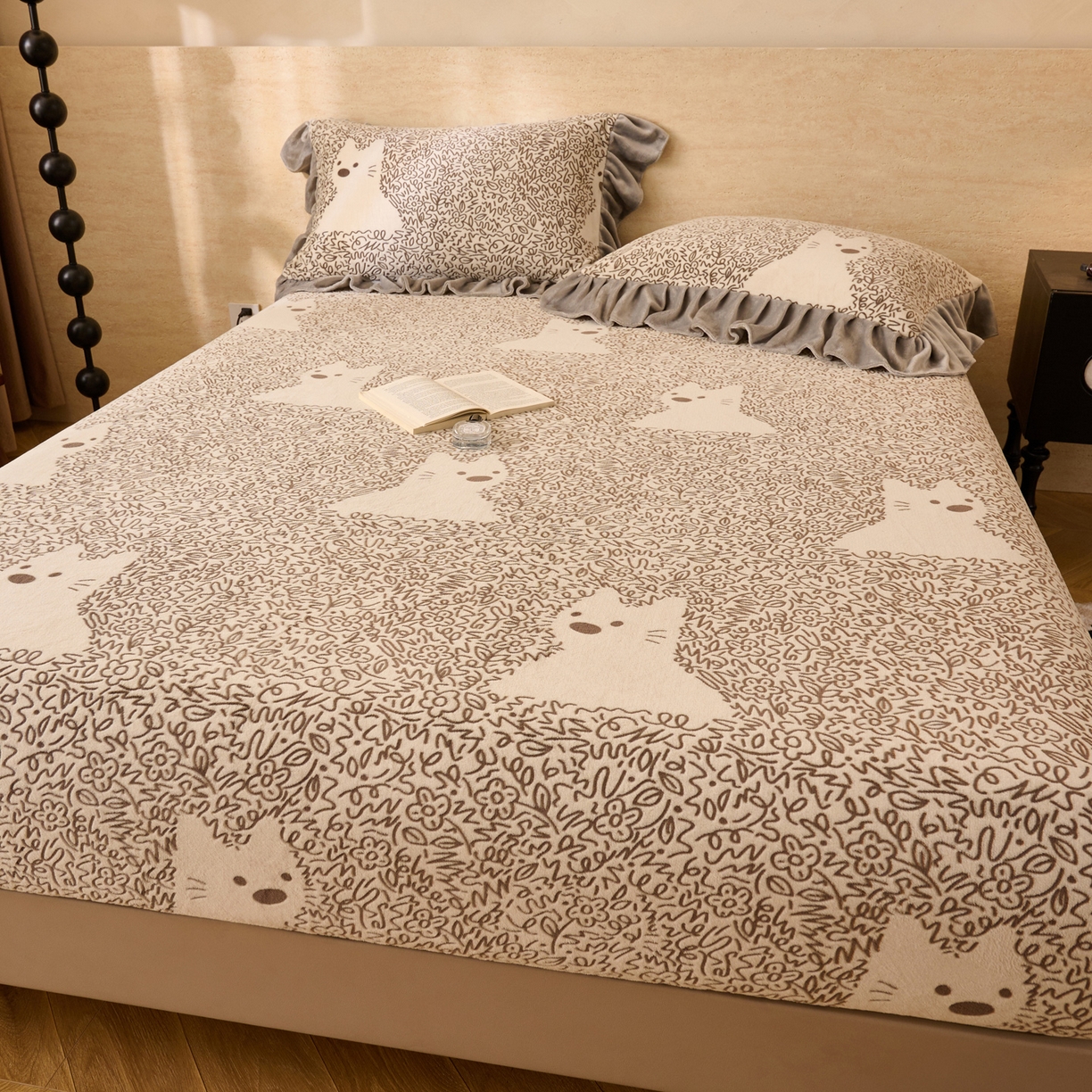 91家纺网 家纺一手货源 找家纺 早晨家纺 2025新款高克重牛奶绒烂花单床笠 萌喵漫庭