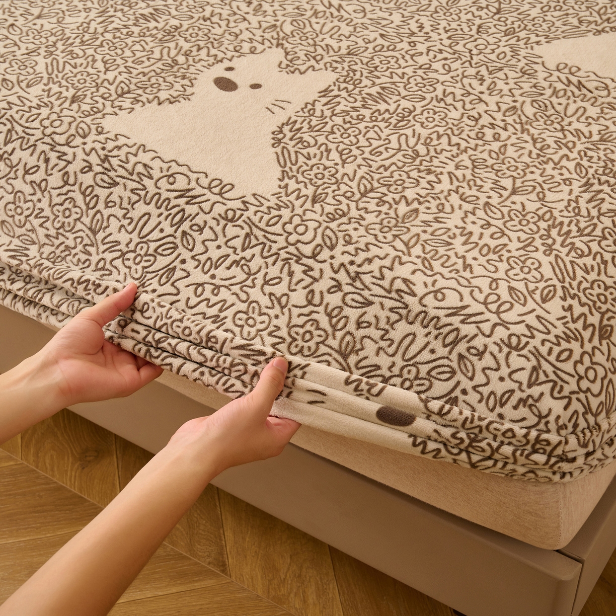 91家纺网 家纺一手货源 找家纺 早晨家纺 2025新款高克重牛奶绒烂花单床笠 萌喵漫庭