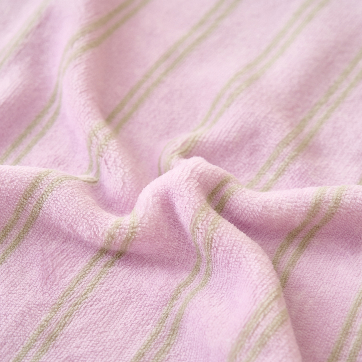 91家纺网 家纺一手货源 找家纺 早晨家纺 2025新款野牧款高克重牛奶绒印花单床单系列 野牧-竖条紫粉