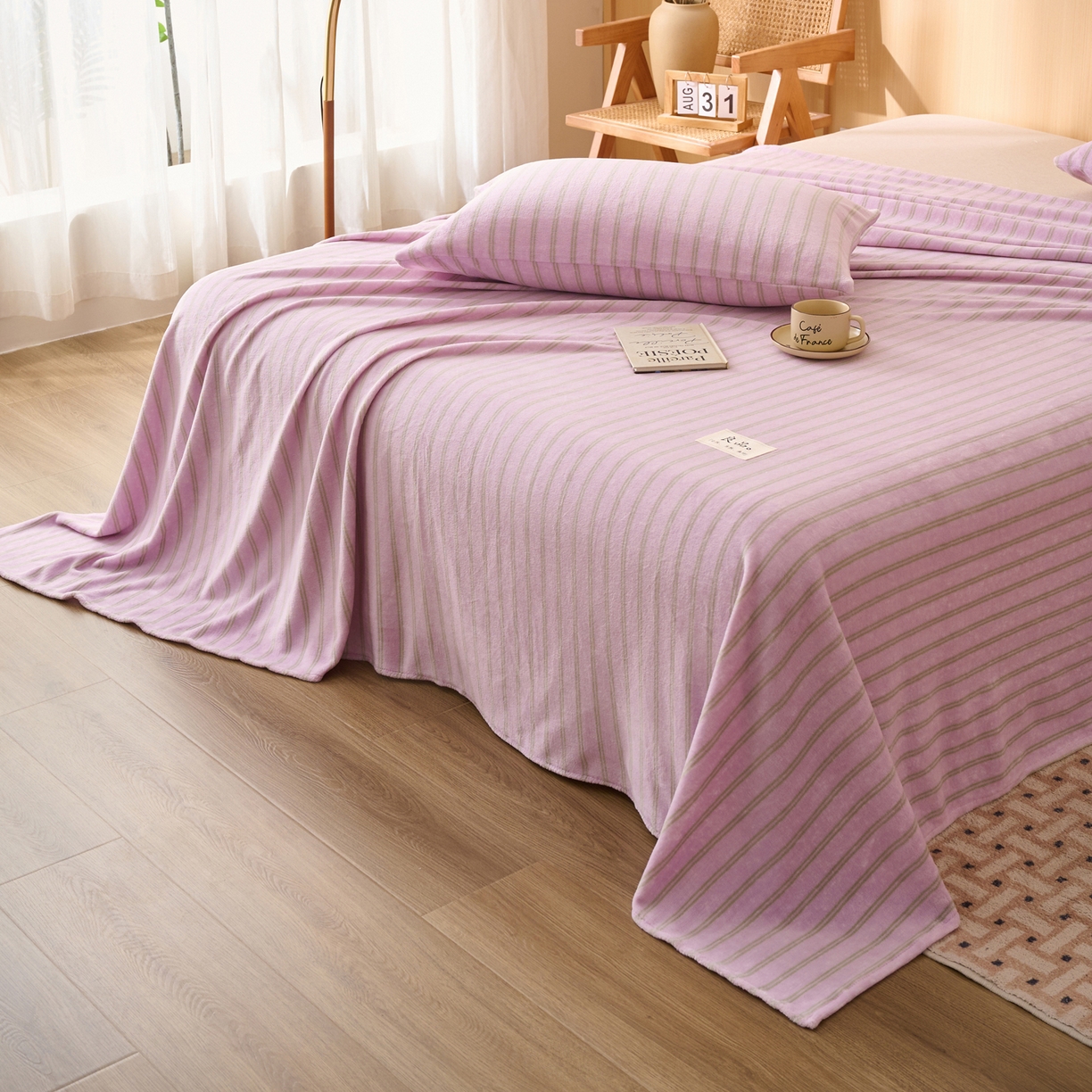 91家纺网 家纺一手货源 找家纺 早晨家纺 2025新款野牧款高克重牛奶绒印花单床单系列 野牧-竖条紫粉