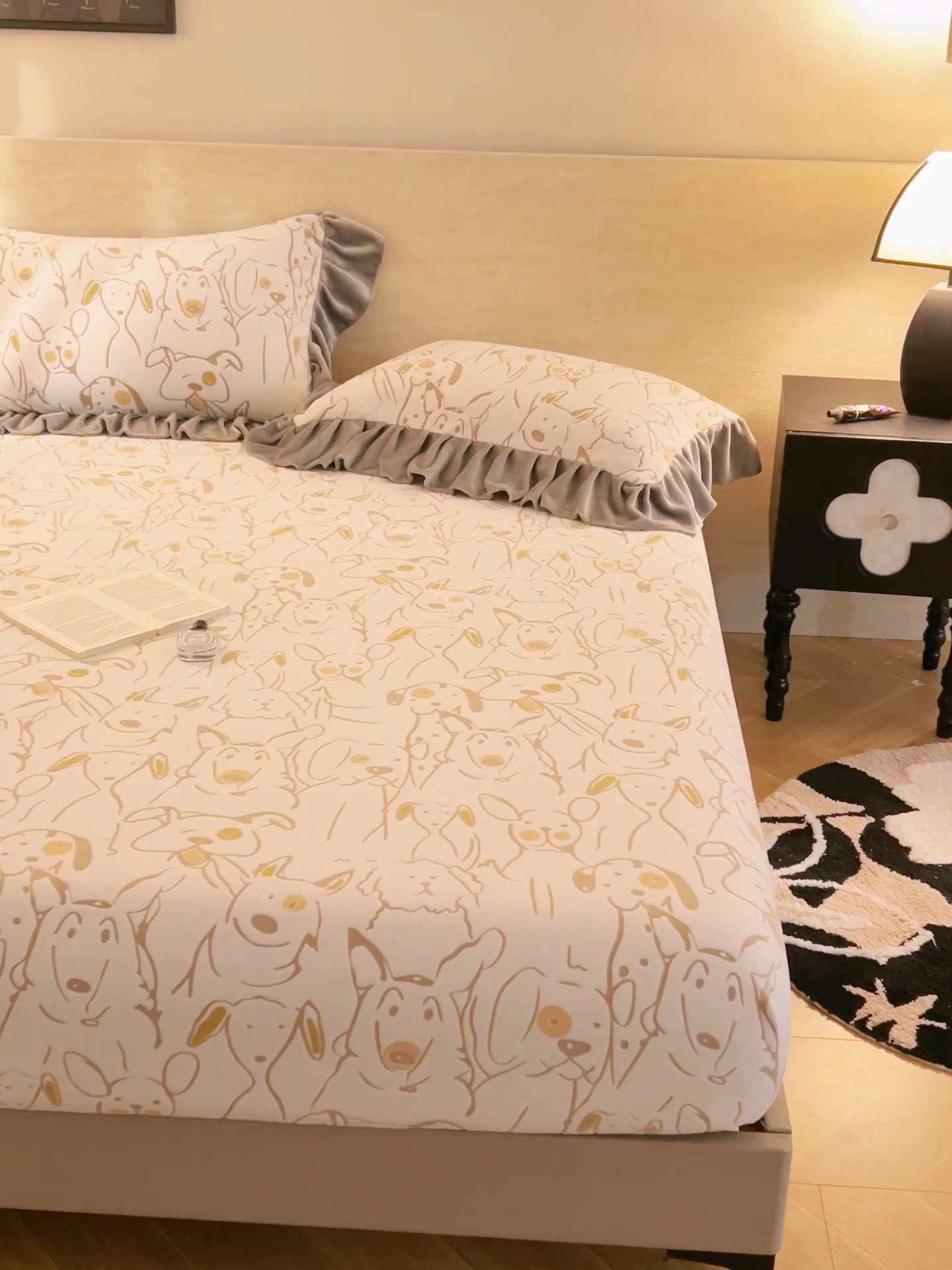 91家纺网 家纺一手货源 找家纺 早晨家纺 2025新款高克重牛奶绒烂花单床笠 萌犬