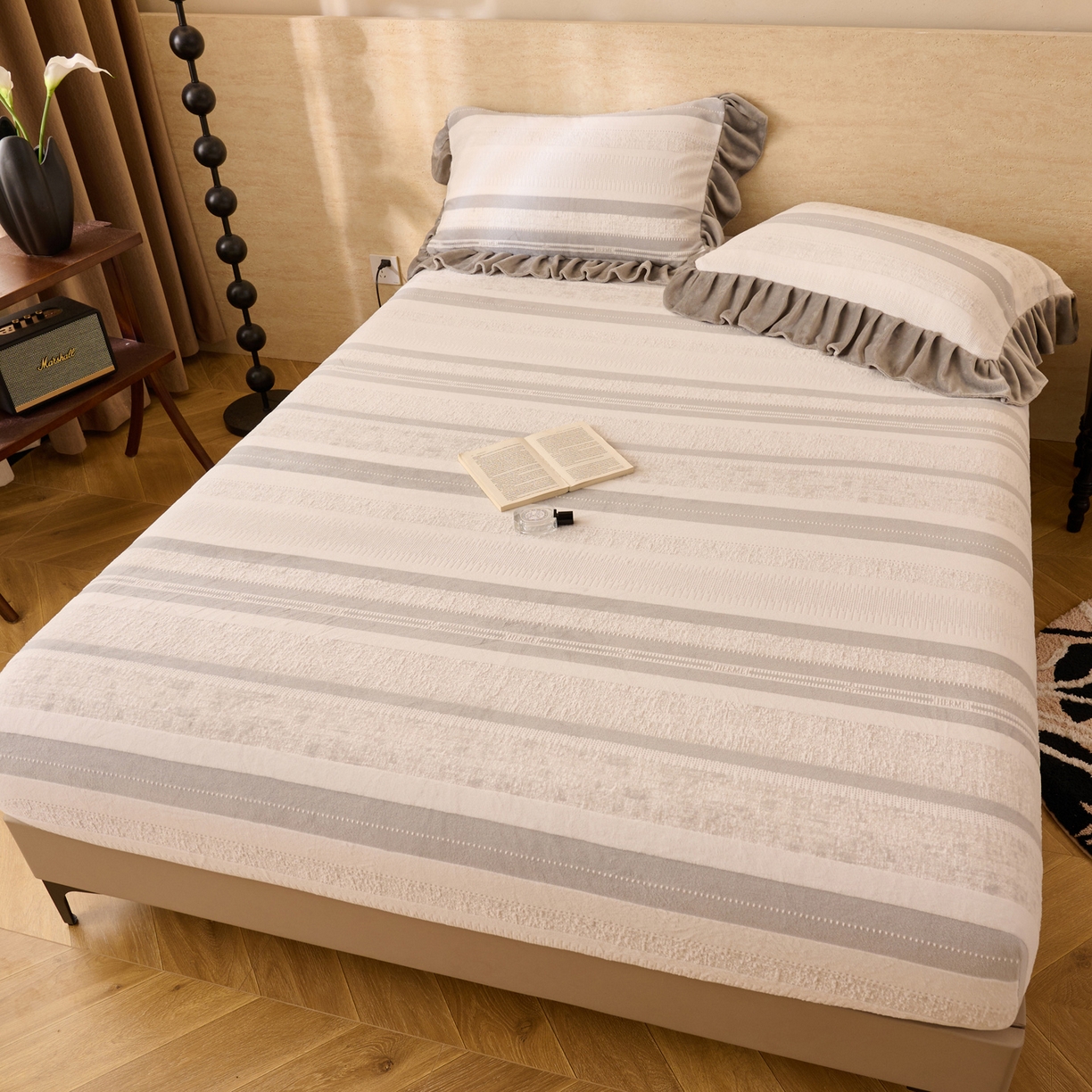 91家纺网 家纺一手货源 找家纺 早晨家纺 2025新款高克重牛奶绒烂花单床笠 浅叙