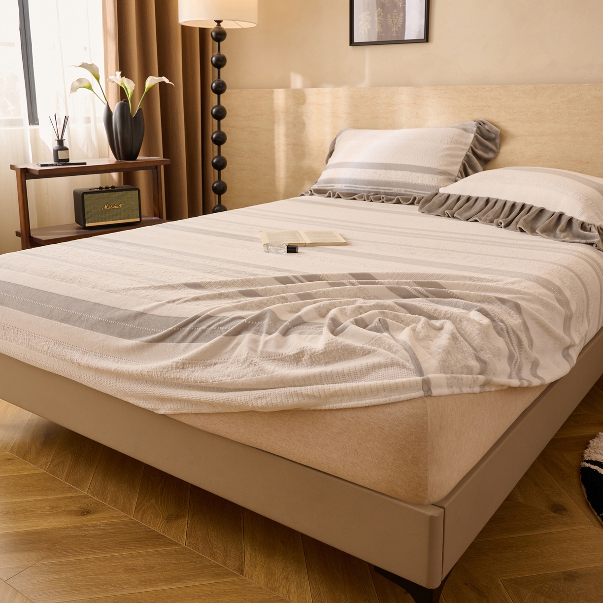 91家纺网 家纺一手货源 找家纺 早晨家纺 2025新款高克重牛奶绒烂花单床笠 浅叙