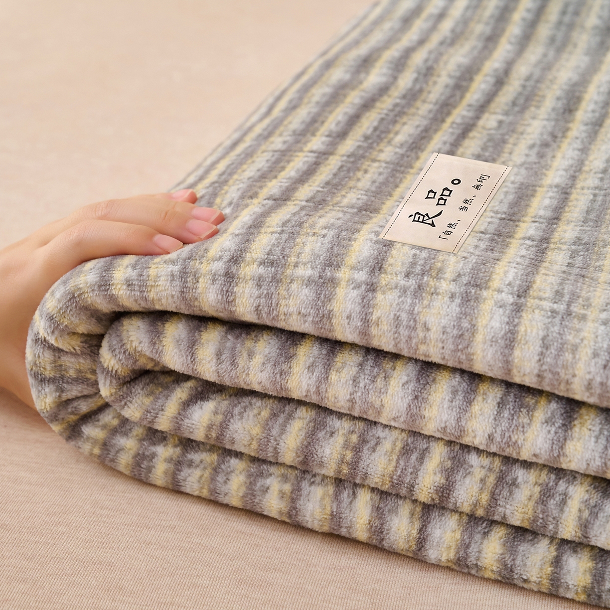 91家纺网 家纺一手货源 找家纺 早晨家纺 2025新款野牧款高克重牛奶绒印花单床单系列 野牧-香风灰