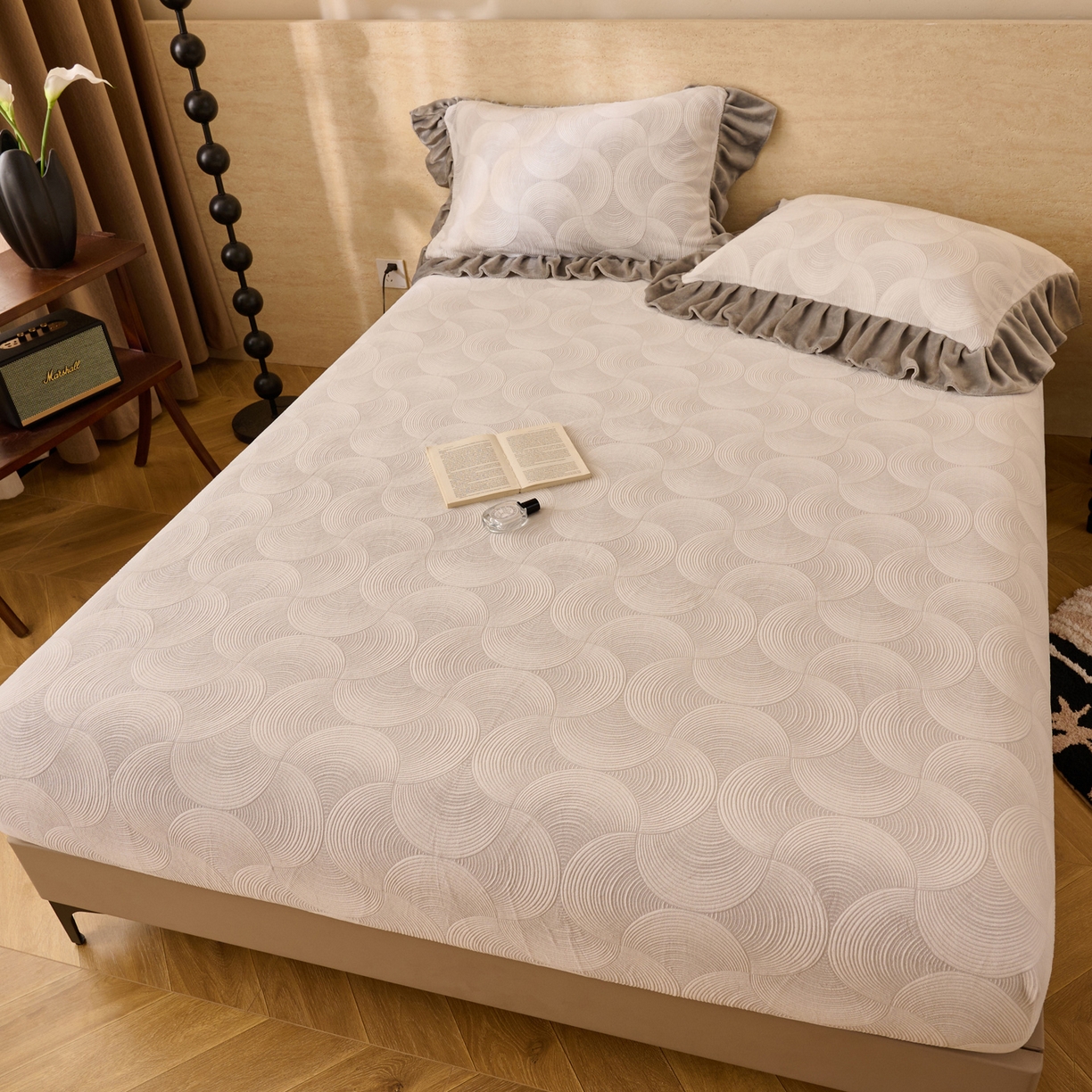 91家纺网 家纺一手货源 找家纺 早晨家纺 2025新款高克重牛奶绒烂花单床笠 圈语眠