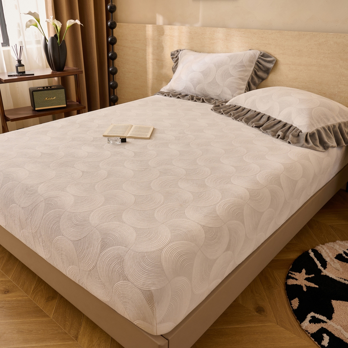 91家纺网 家纺一手货源 找家纺 早晨家纺 2025新款高克重牛奶绒烂花单床笠 圈语眠