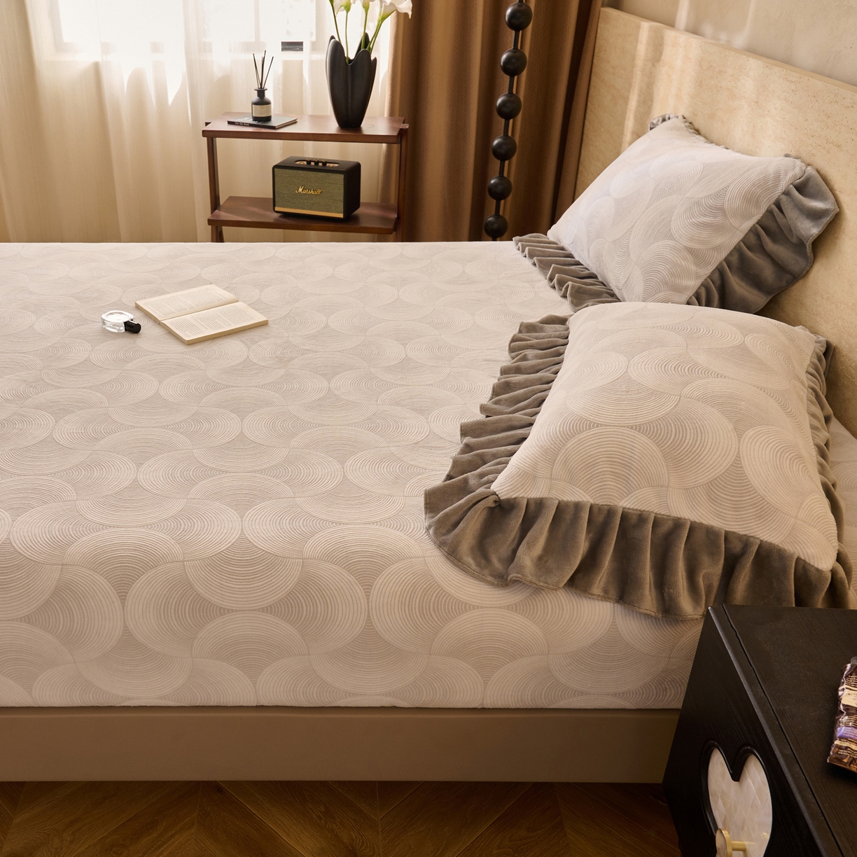 91家纺网 家纺一手货源 找家纺 早晨家纺 2025新款高克重牛奶绒烂花单床笠 圈语眠