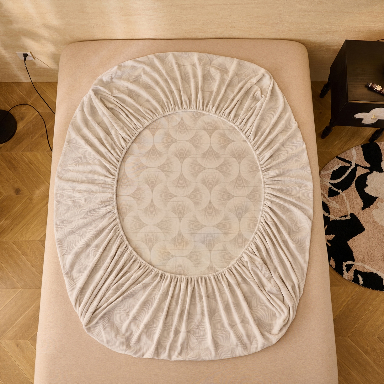 91家纺网 家纺一手货源 找家纺 早晨家纺 2025新款高克重牛奶绒烂花单床笠 圈语眠