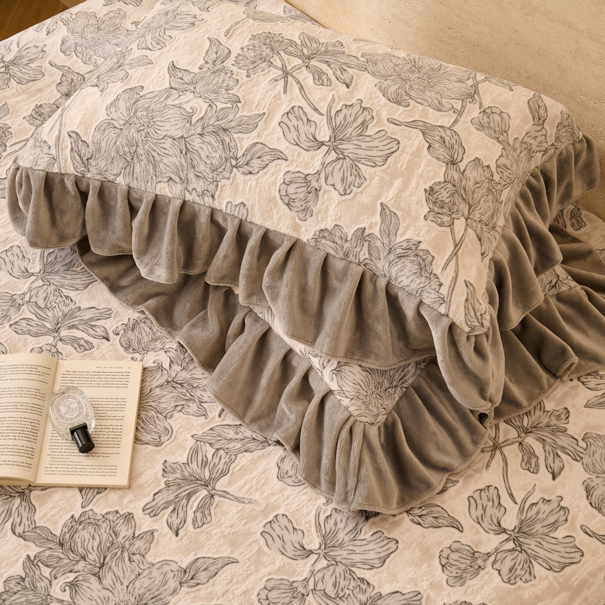 91家纺网 家纺一手货源 找家纺 早晨家纺 2025新款高克重牛奶绒烂花单床笠 素花漫庭