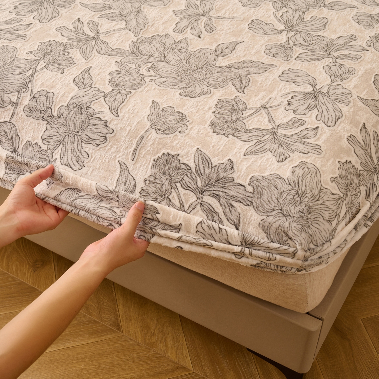 91家纺网 家纺一手货源 找家纺 早晨家纺 2025新款高克重牛奶绒烂花单床笠 素花漫庭