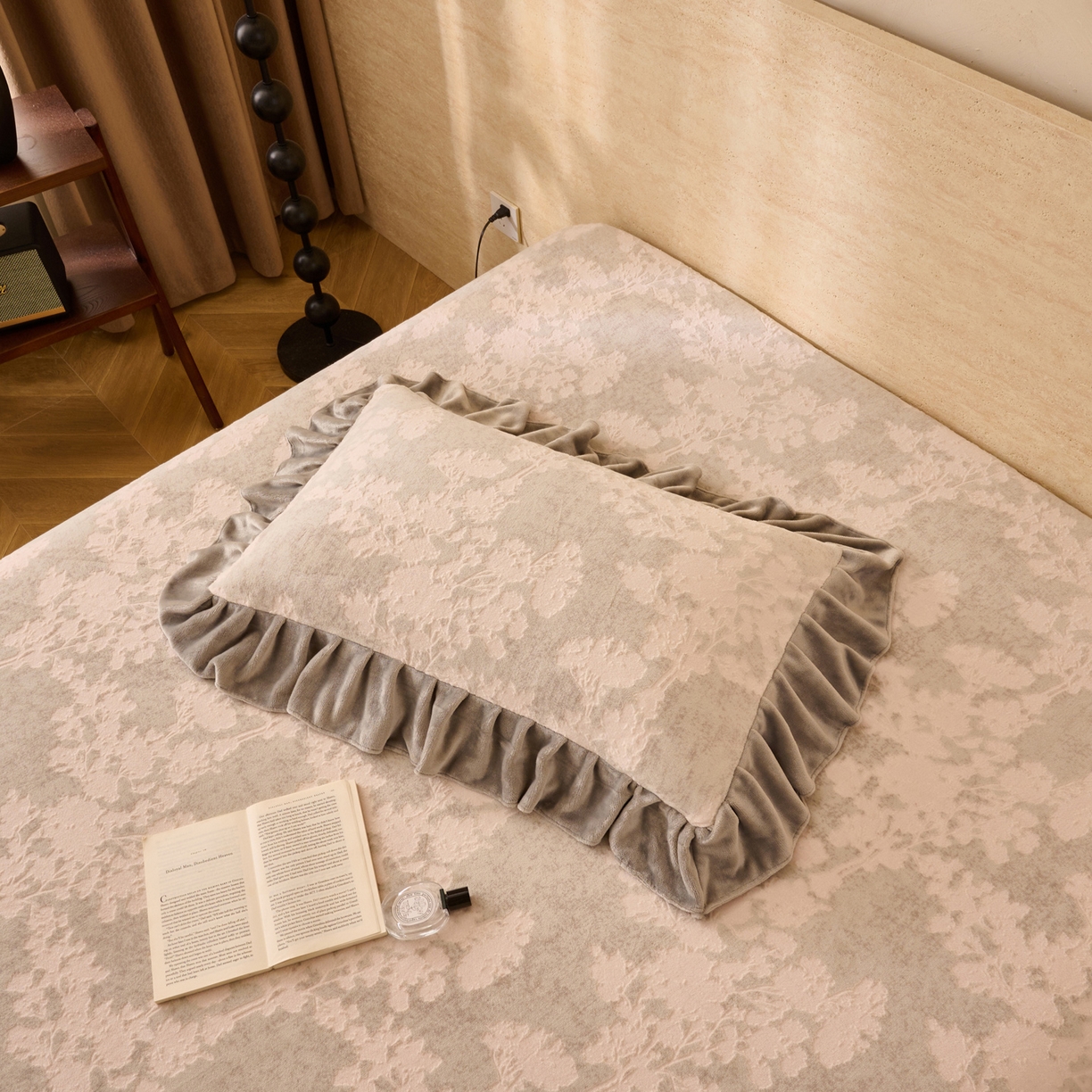 91家纺网 家纺一手货源 找家纺 早晨家纺 2025新款高克重牛奶绒烂花单床笠 素花影