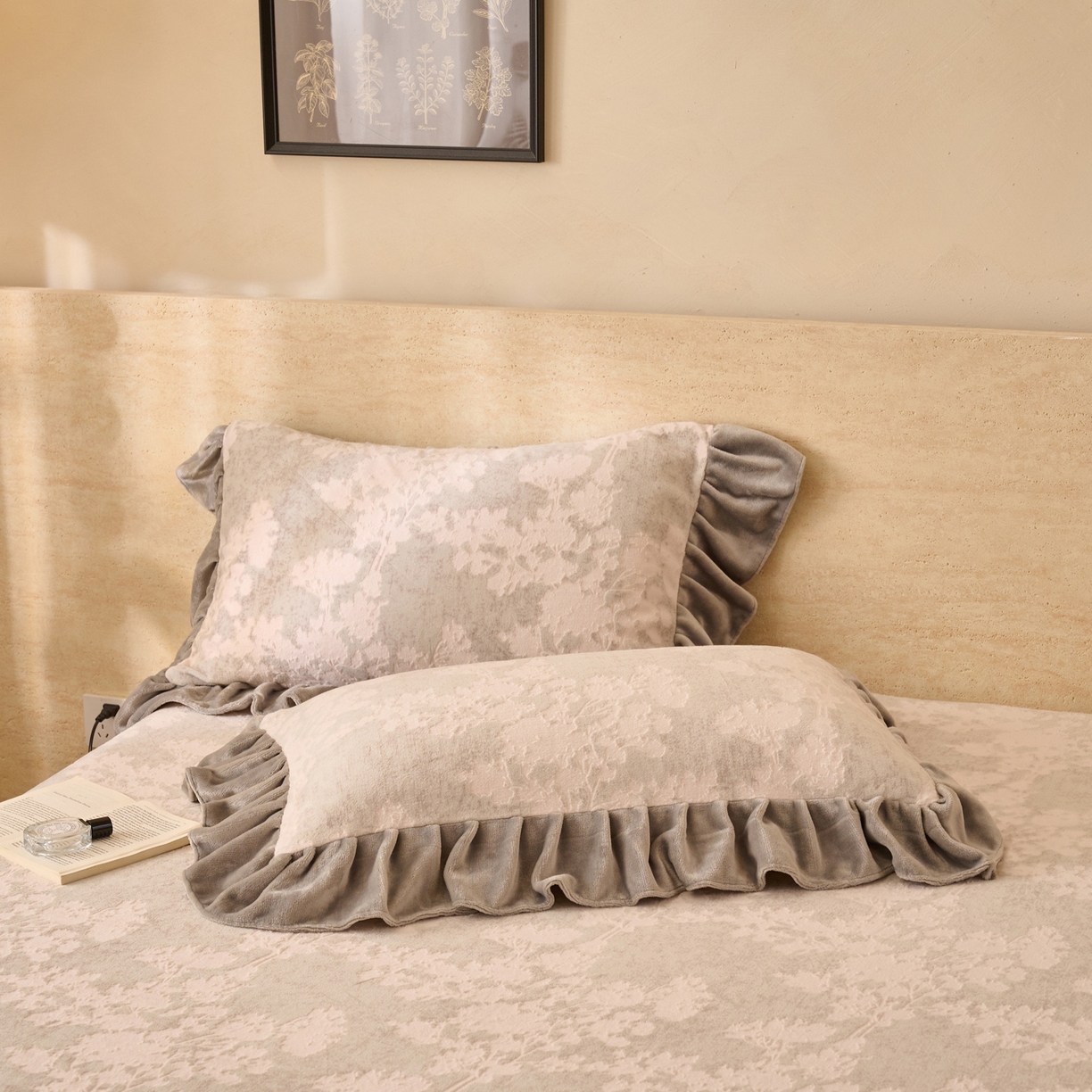 91家纺网 家纺一手货源 找家纺 早晨家纺 2025新款高克重牛奶绒烂花单床笠 素花影