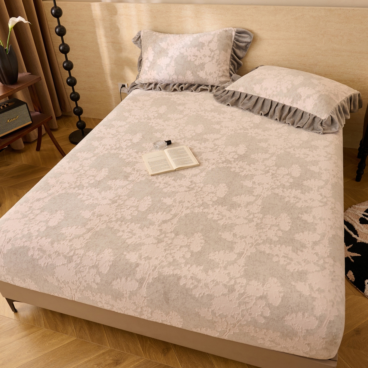 91家纺网 家纺一手货源 找家纺 早晨家纺 2025新款高克重牛奶绒烂花单床笠 素花影