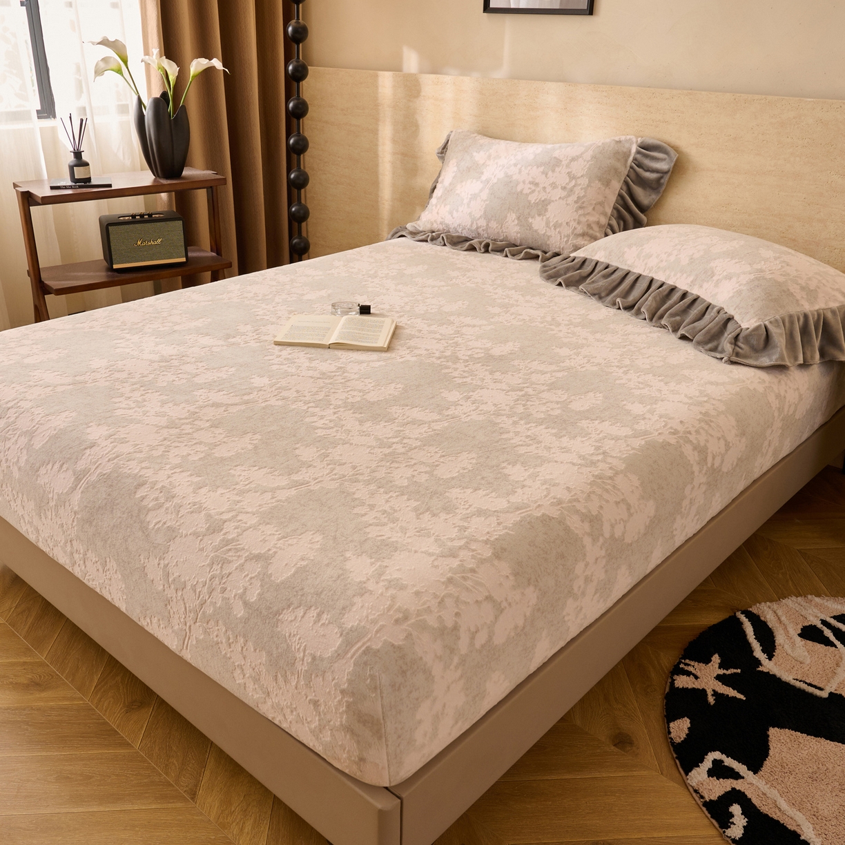 91家纺网 家纺一手货源 找家纺 早晨家纺 2025新款高克重牛奶绒烂花单床笠 素花影