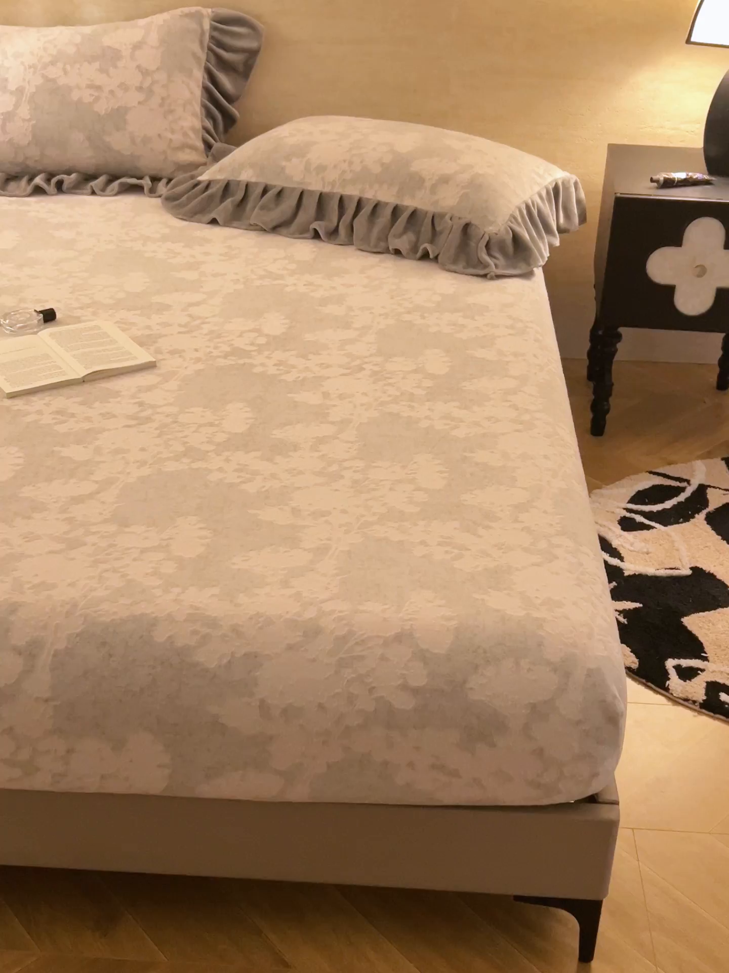 91家纺网 家纺一手货源 找家纺 早晨家纺 2025新款高克重牛奶绒烂花单床笠 素花影