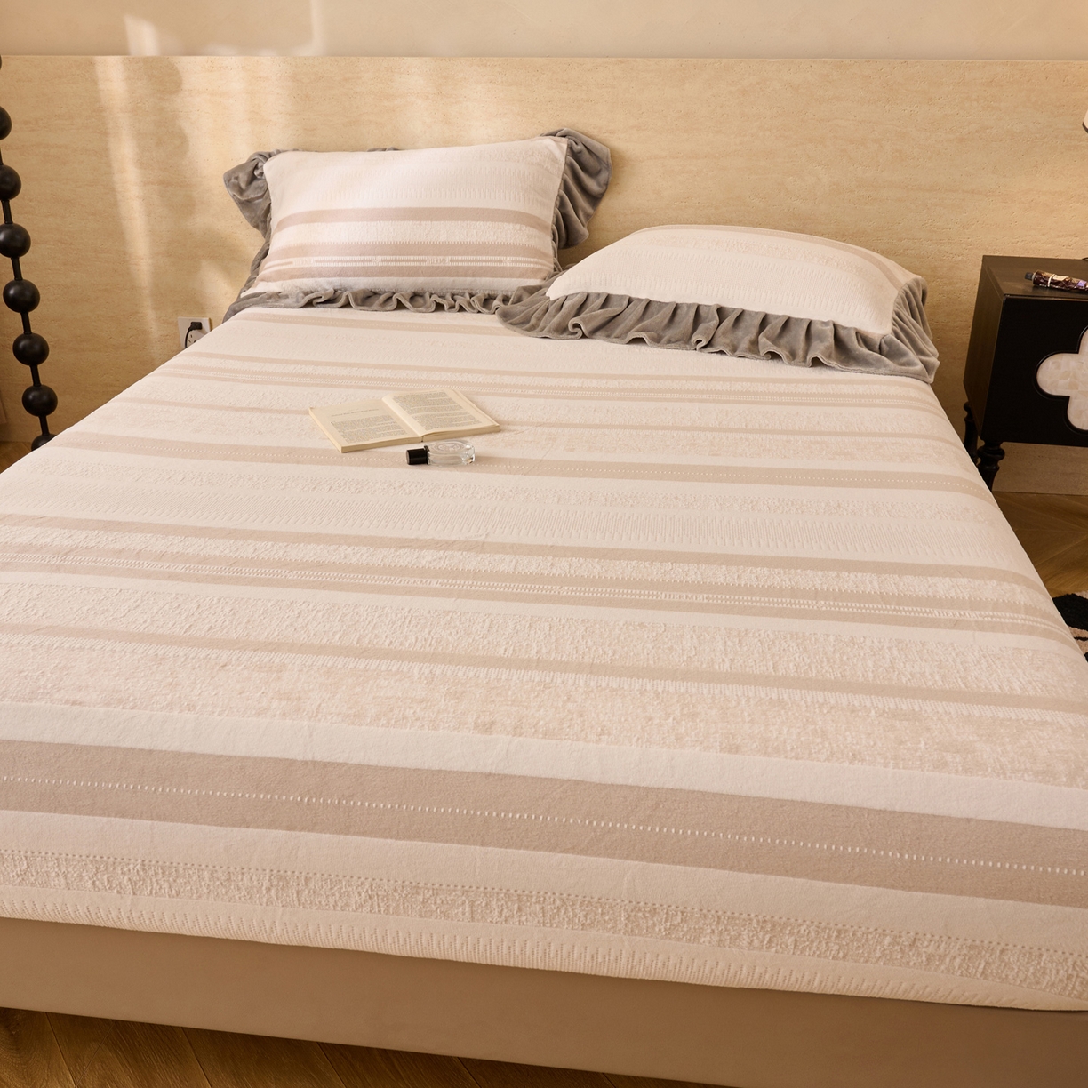 91家纺网 家纺一手货源 找家纺 早晨家纺 2025新款高克重牛奶绒烂花单床笠 素纹