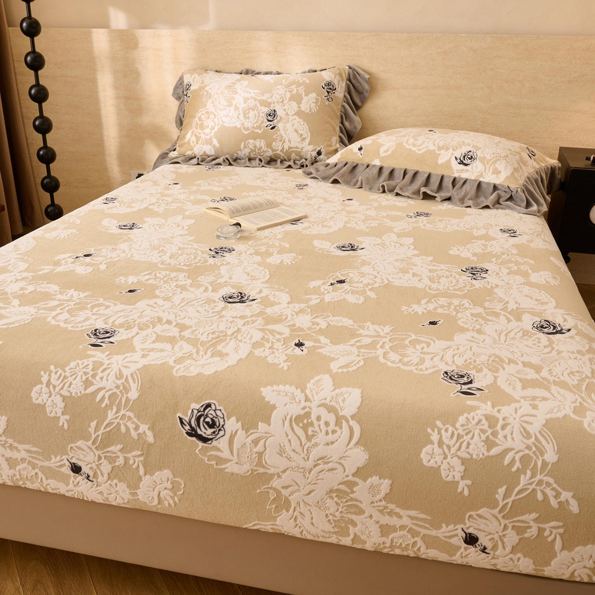 91家纺网 家纺一手货源 找家纺 早晨家纺 2025新款高克重牛奶绒烂花单床笠 雅庭花叙