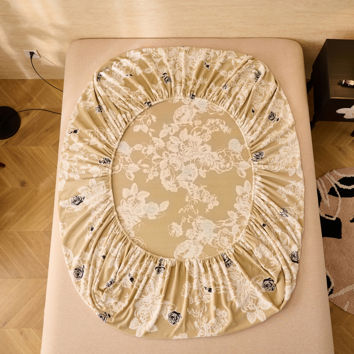 91家纺网 家纺一手货源 找家纺 早晨家纺 2025新款高克重牛奶绒烂花单床笠 雅庭花叙